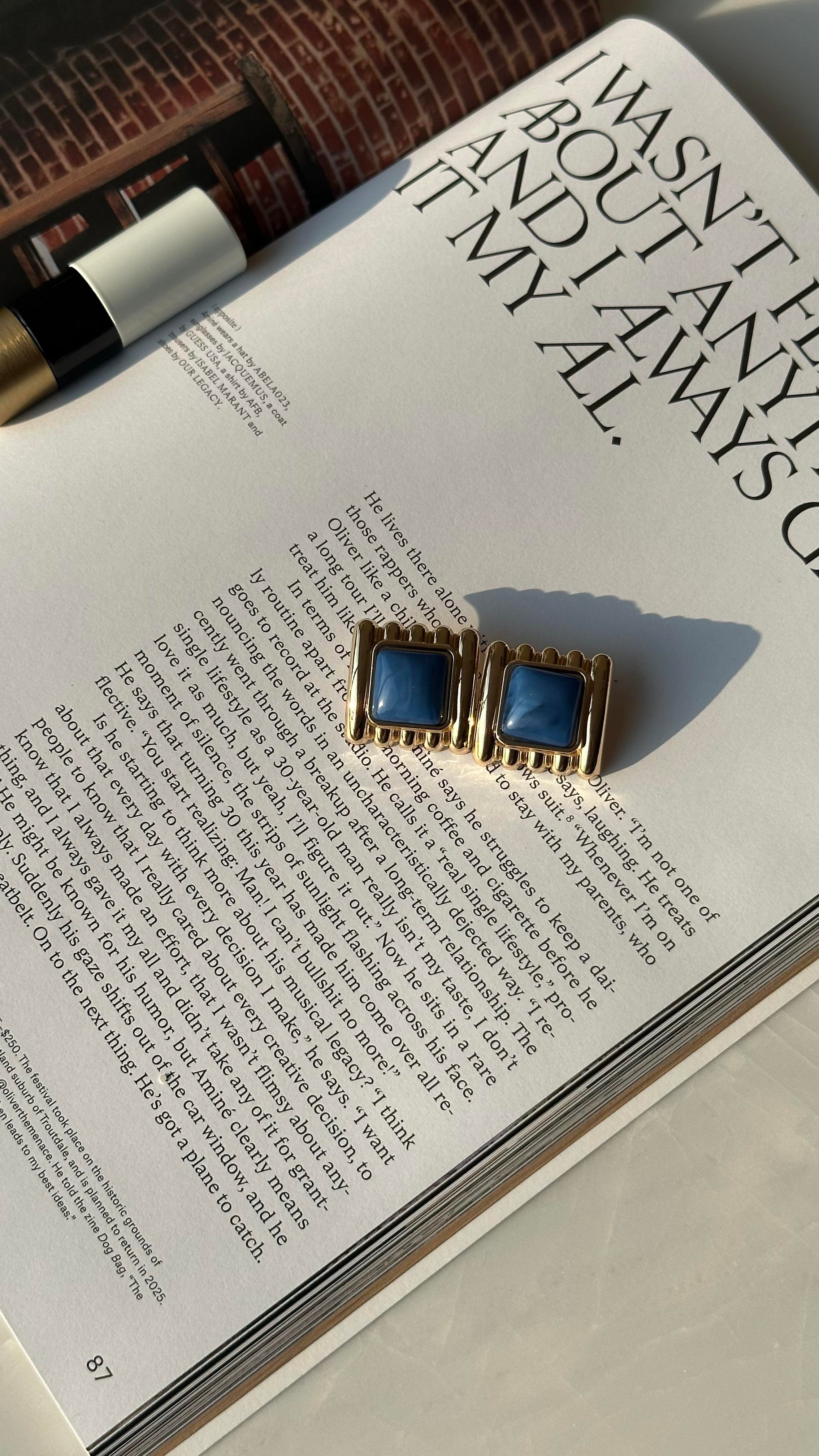 Mavi Gold Detaylı Kare Küpe