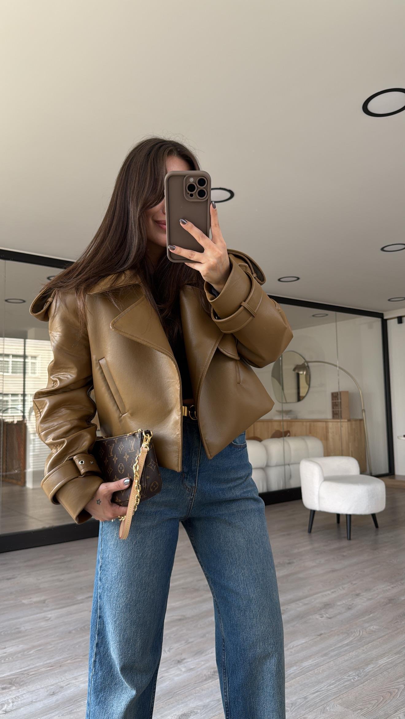 Olive Yeşili Cep Detaylı Tokalı Crop Deri Ceket