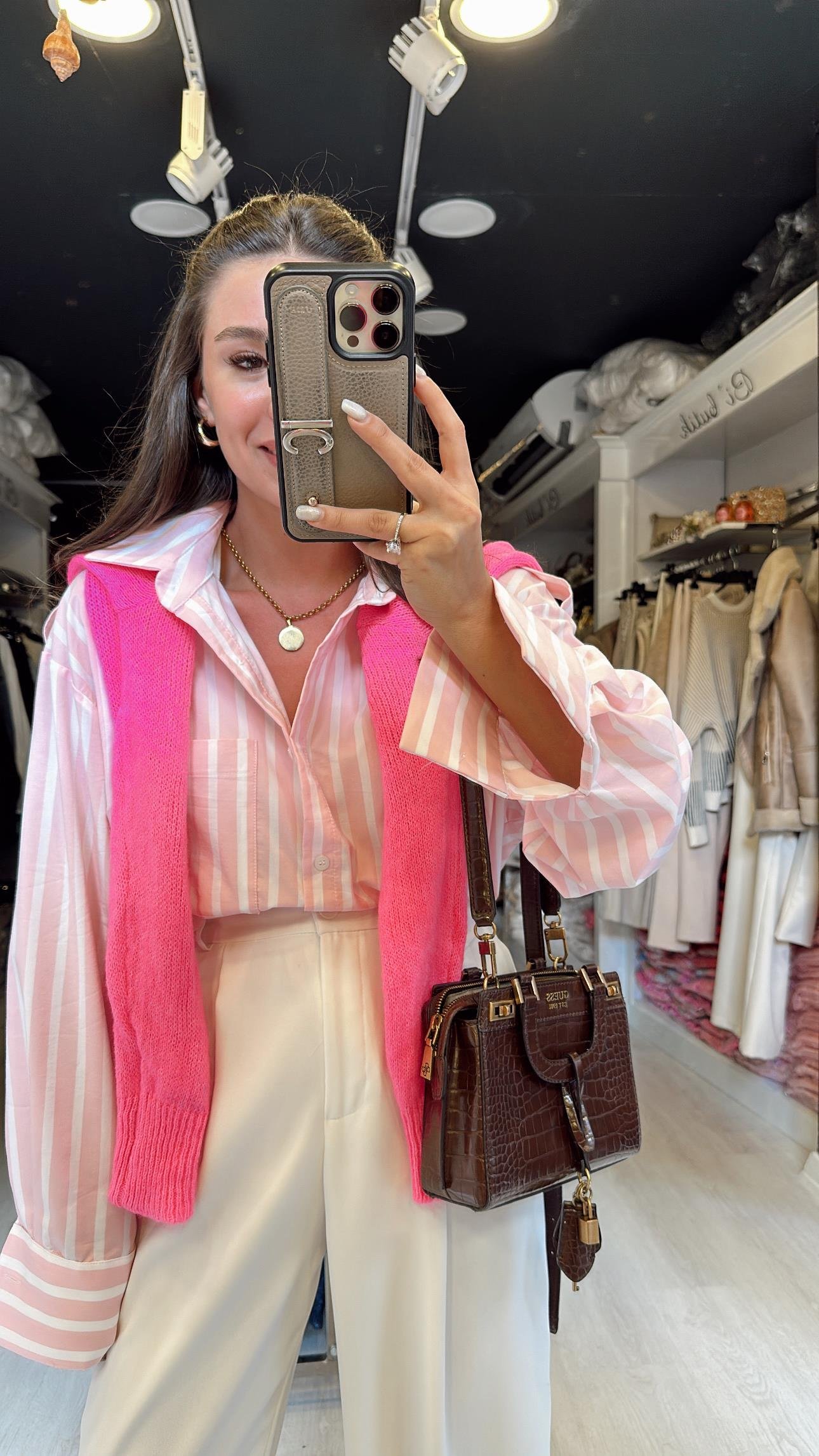 Pembe Beyaz Dik Çizgili Apolet Detaylı Gömlek