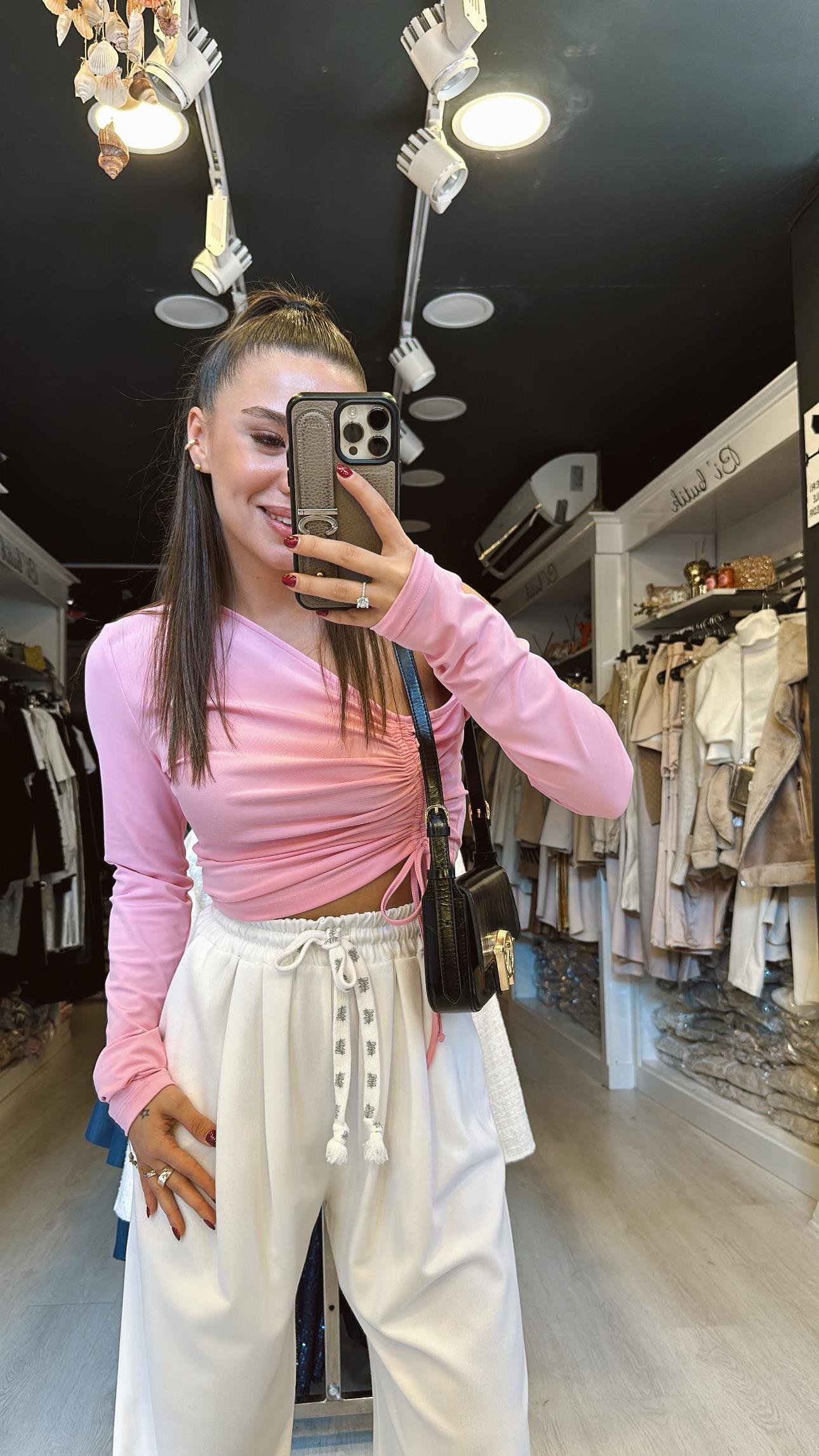 Pembe Büzgü Detaylı Düşük Kol Bluz