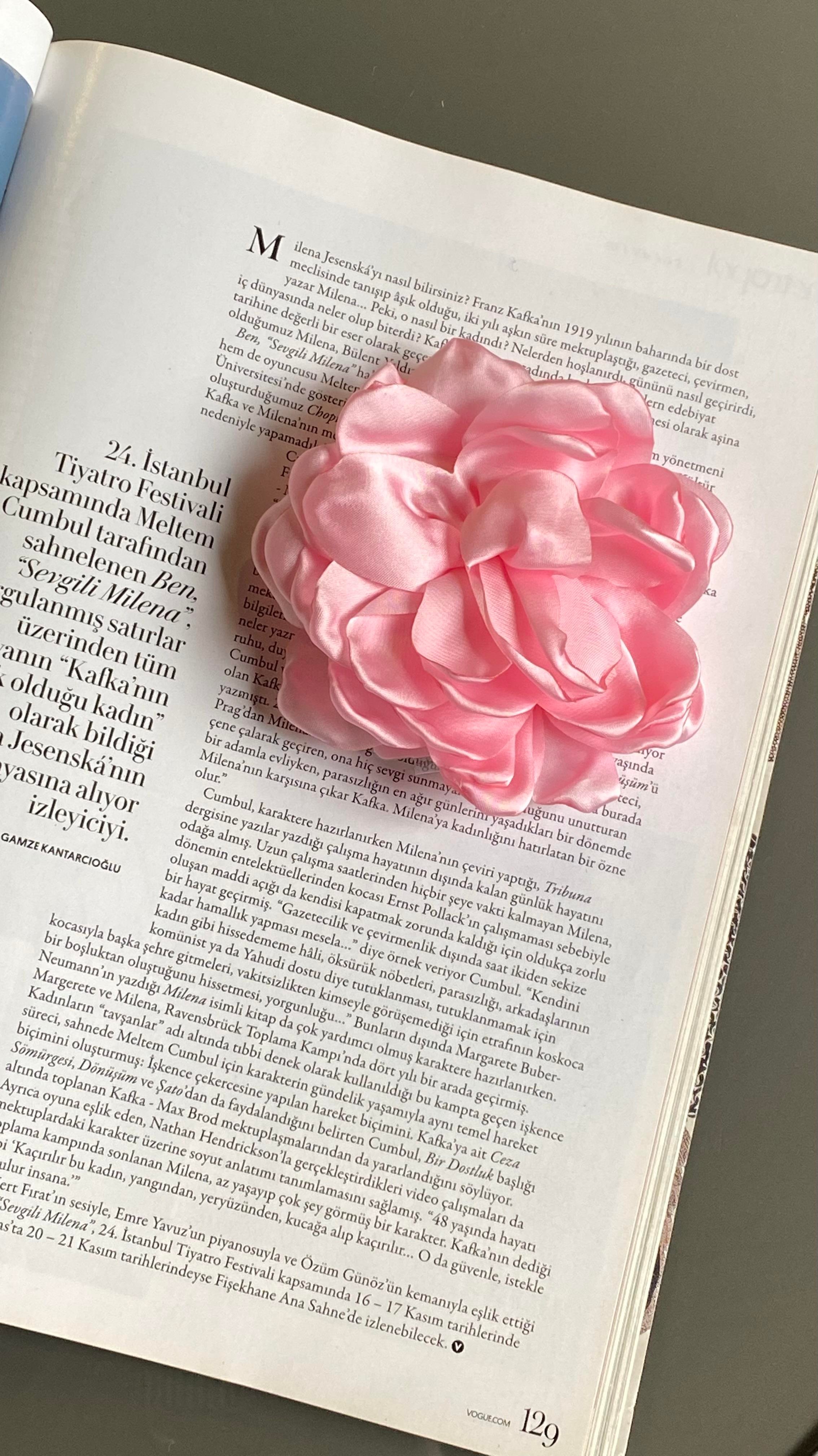 Pembe Çiçek Model Büyük Broş