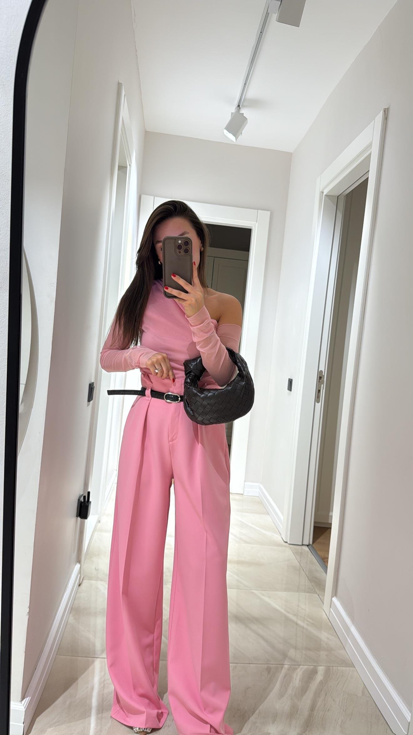 Pembe Kemer Detaylı Geniş Paça Pantolon