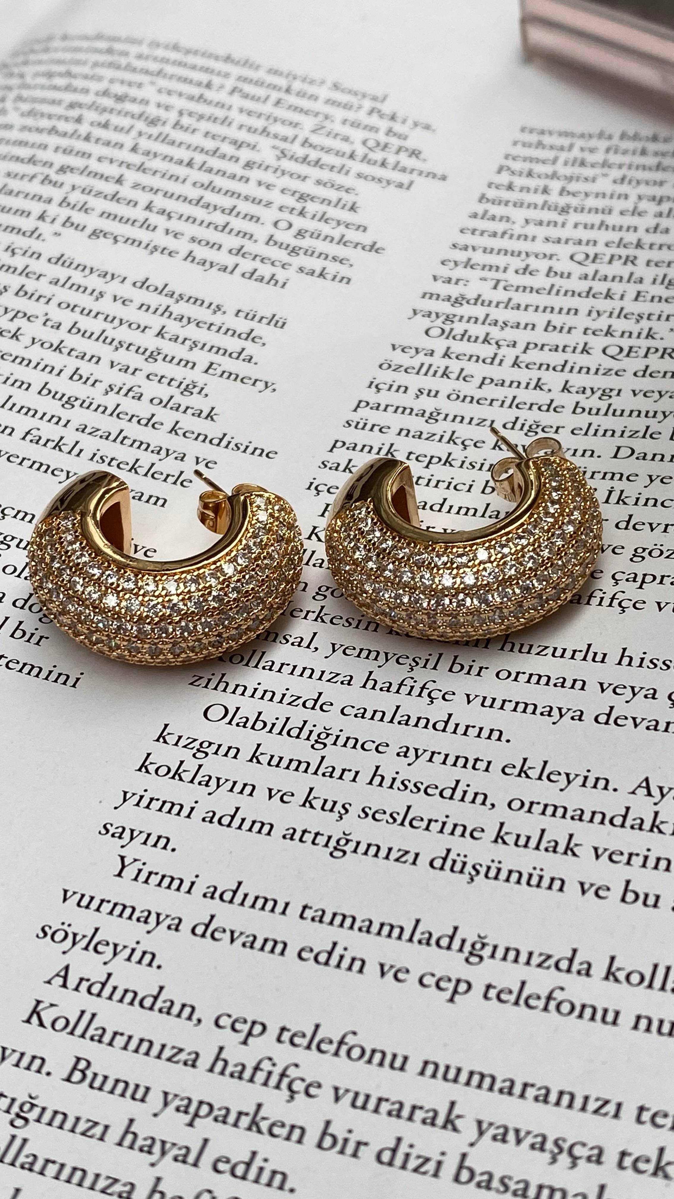 Rose Gold Zirkon Taşlı Özel Seri Yarım Halka Küpe 