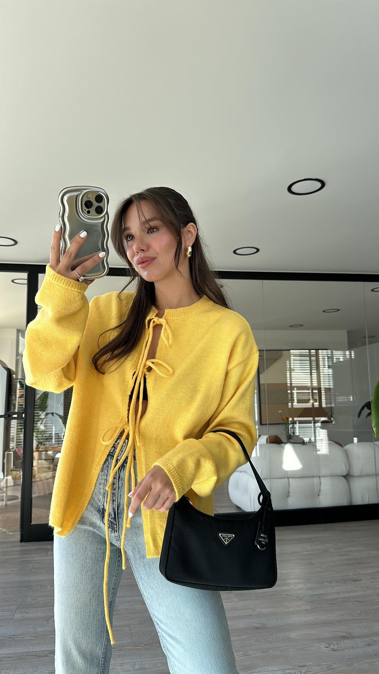 Sarı Ön Bağlama Detaylı Triko Ravi Hırka 