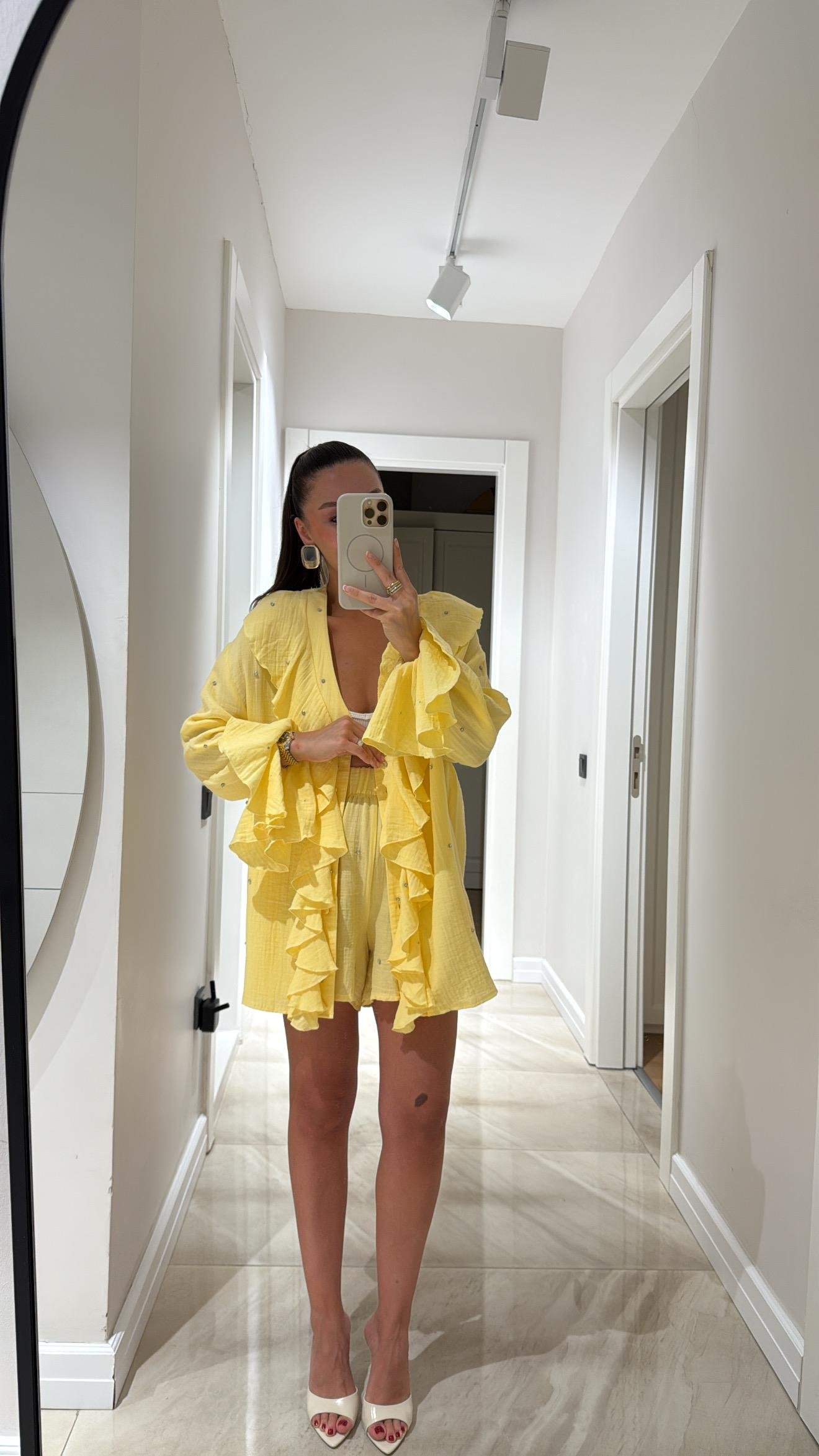 Sarı Taş Detaylı Müslin Kumaş Şort Takım