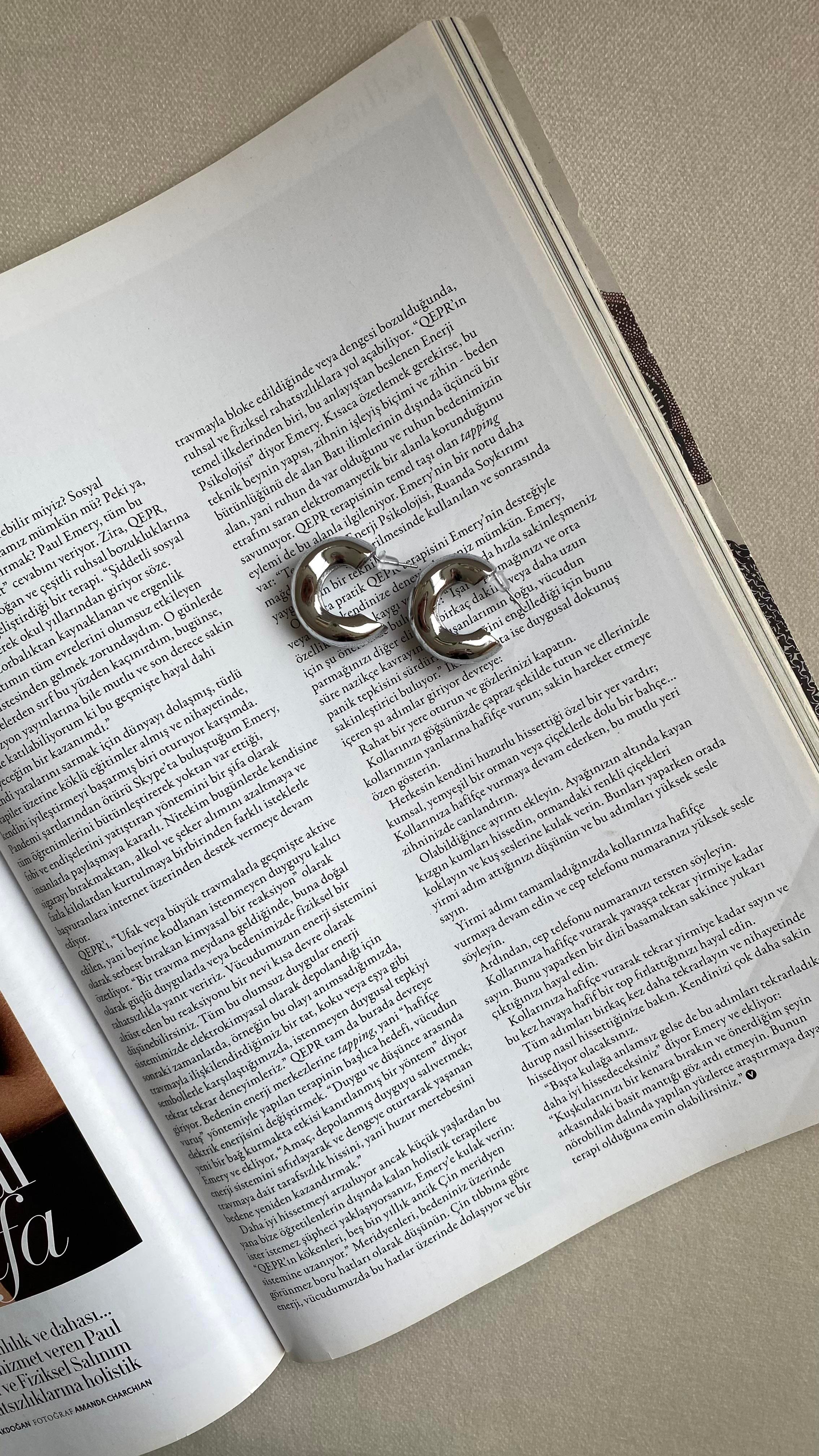 Silver Asimetrik Bombeli Yarı Halka Küpe