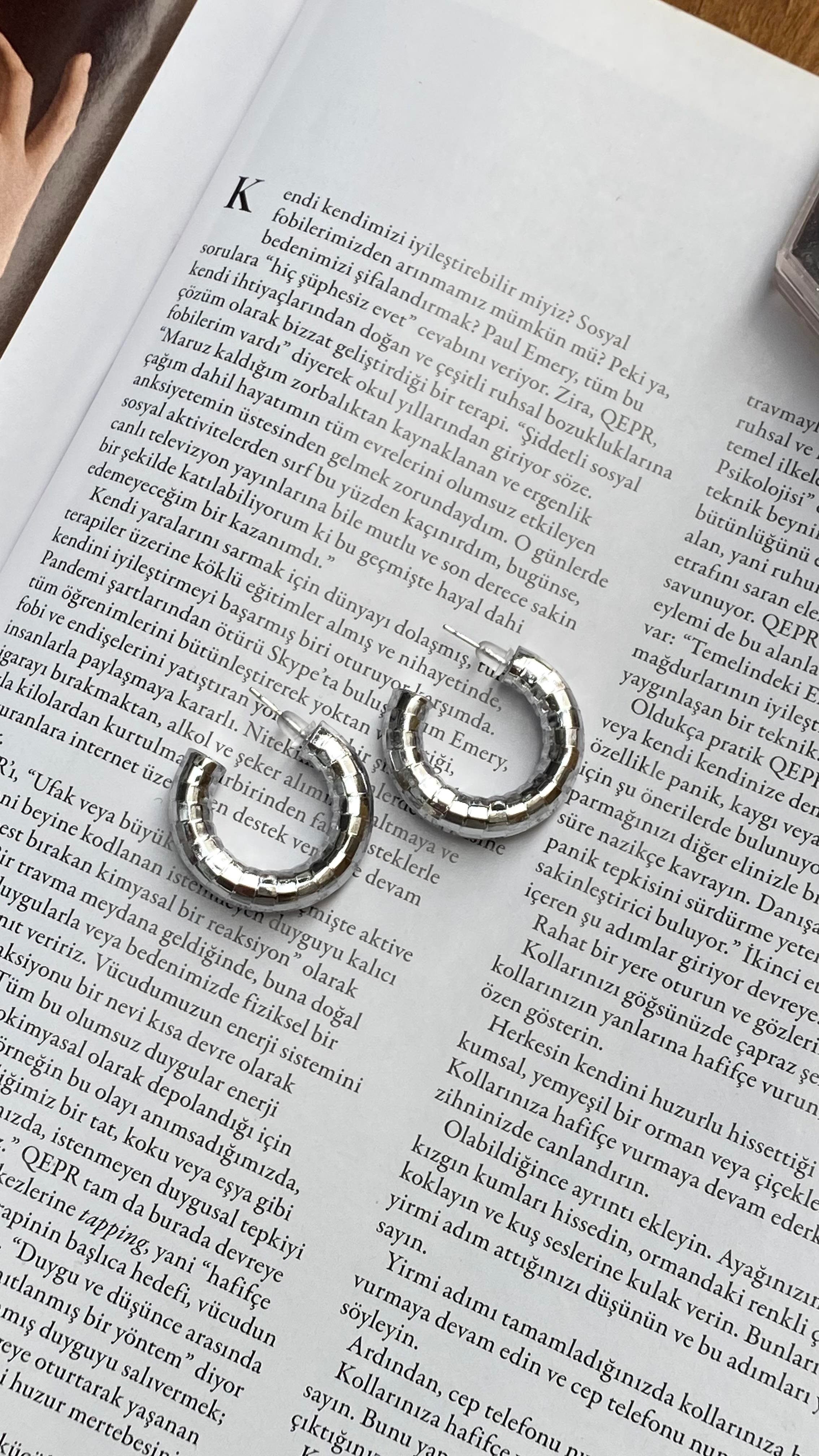 Silver Disco Yarı Halka Küpe