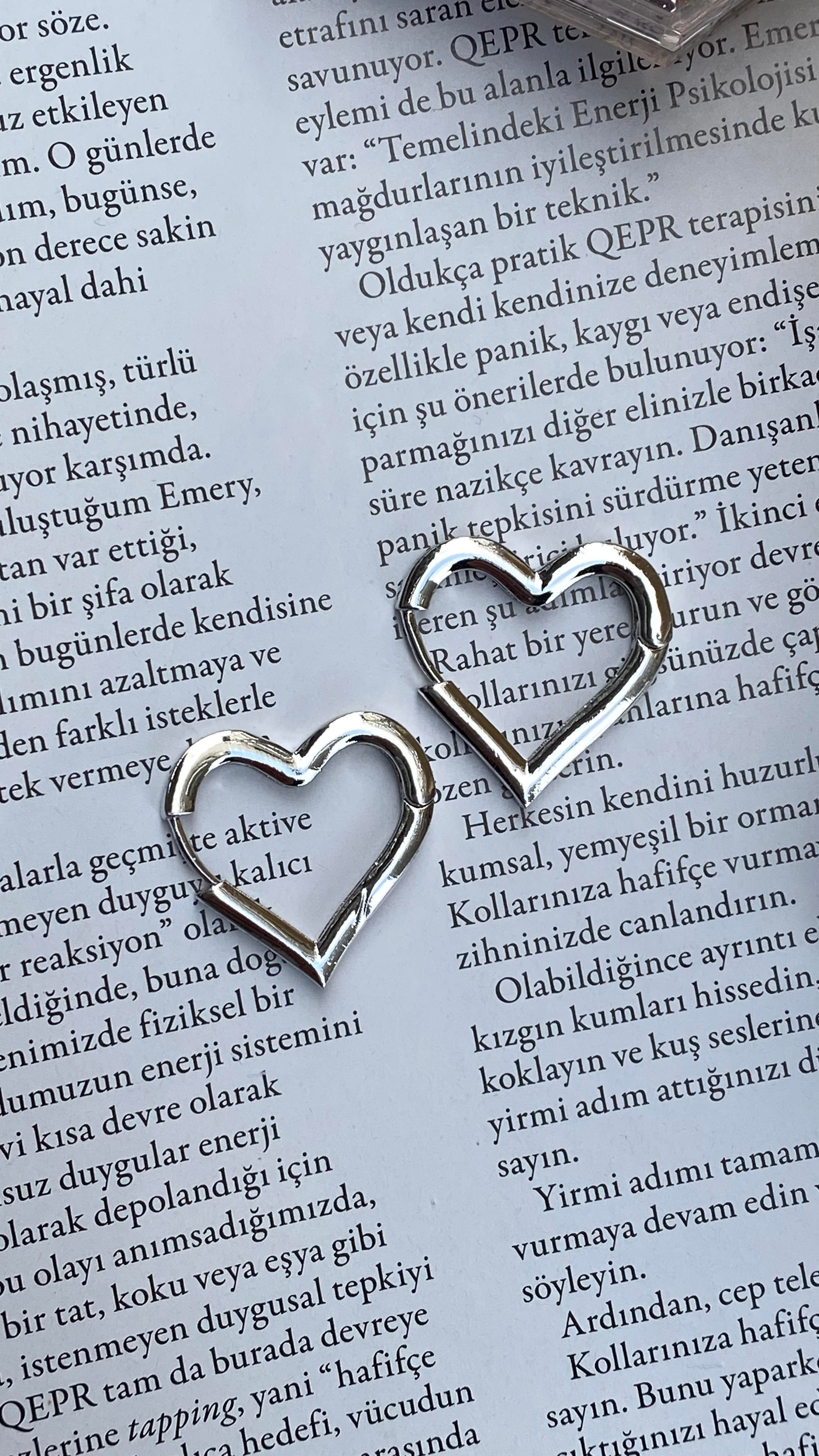 Silver İnce Kalp Küpe