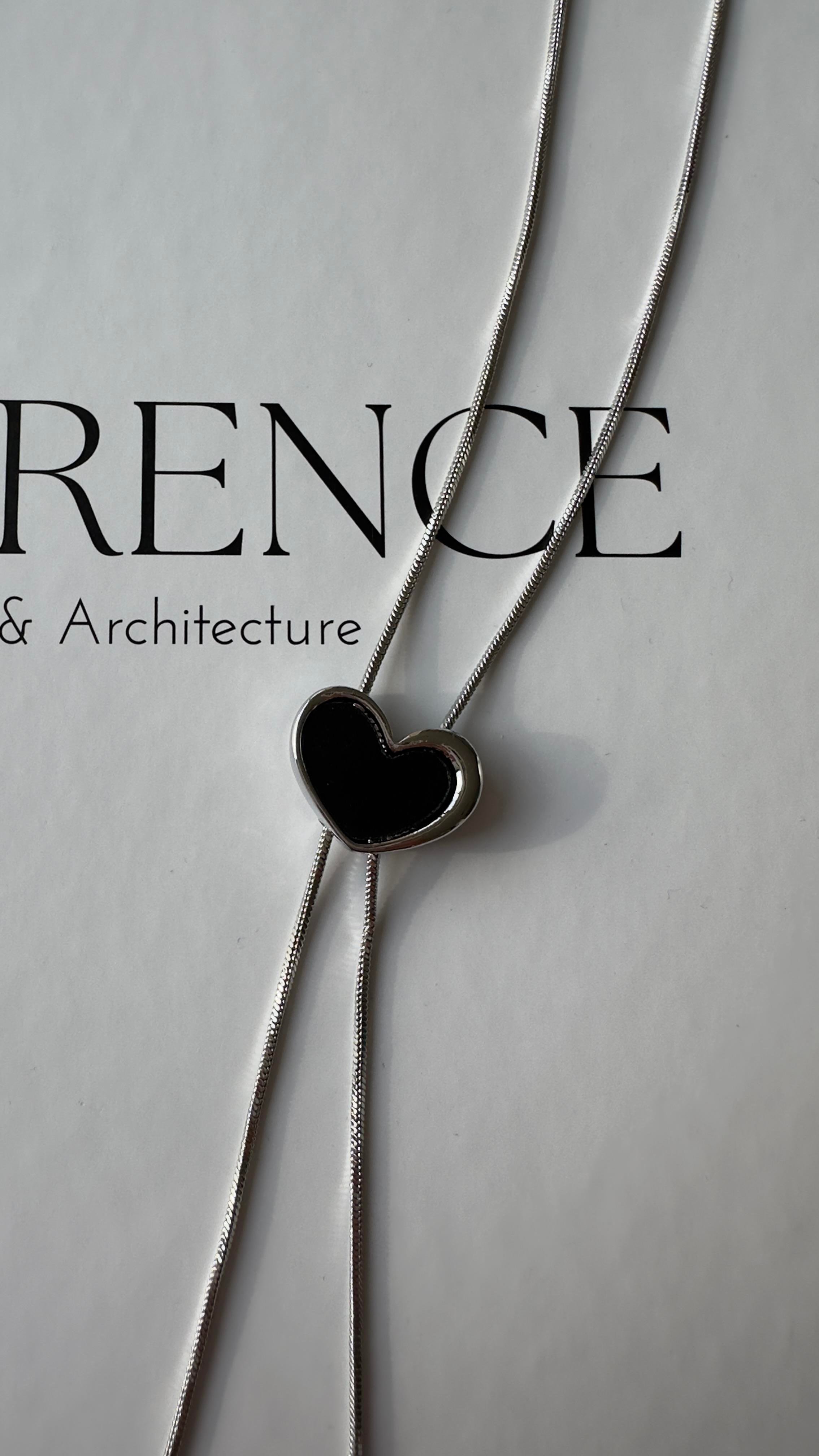 Silver Siyah Kalp Detaylı Asansörlü Kolye