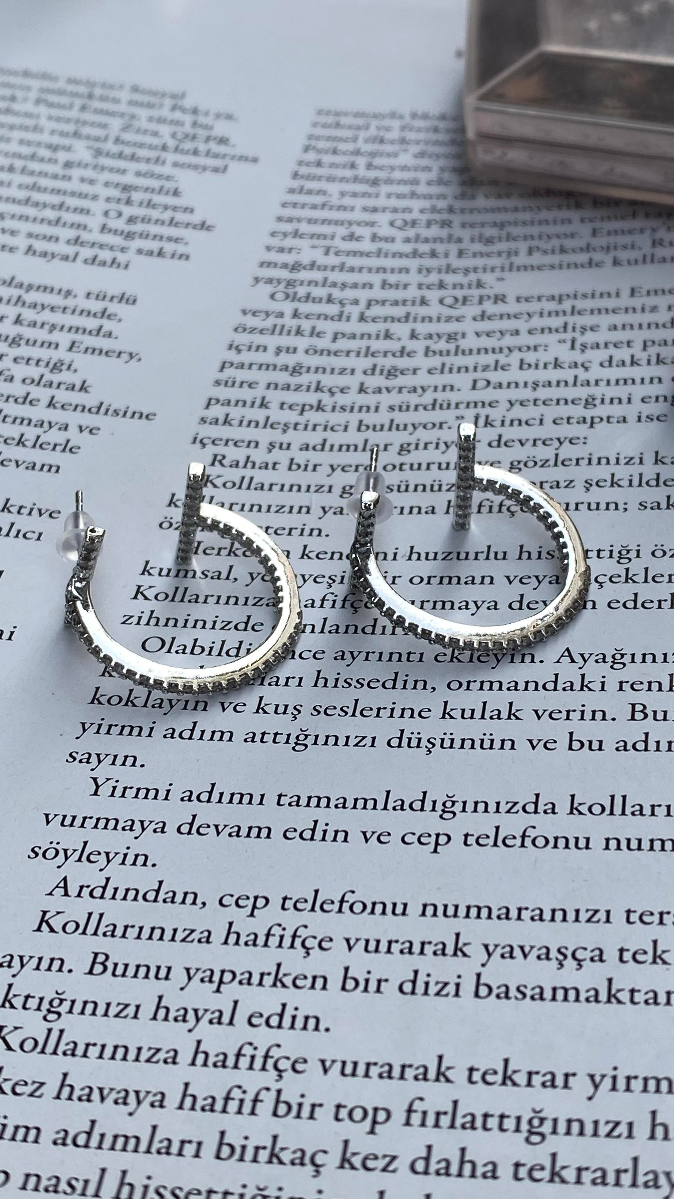 Silver T Şekli Yarı Halka İnce Küpe