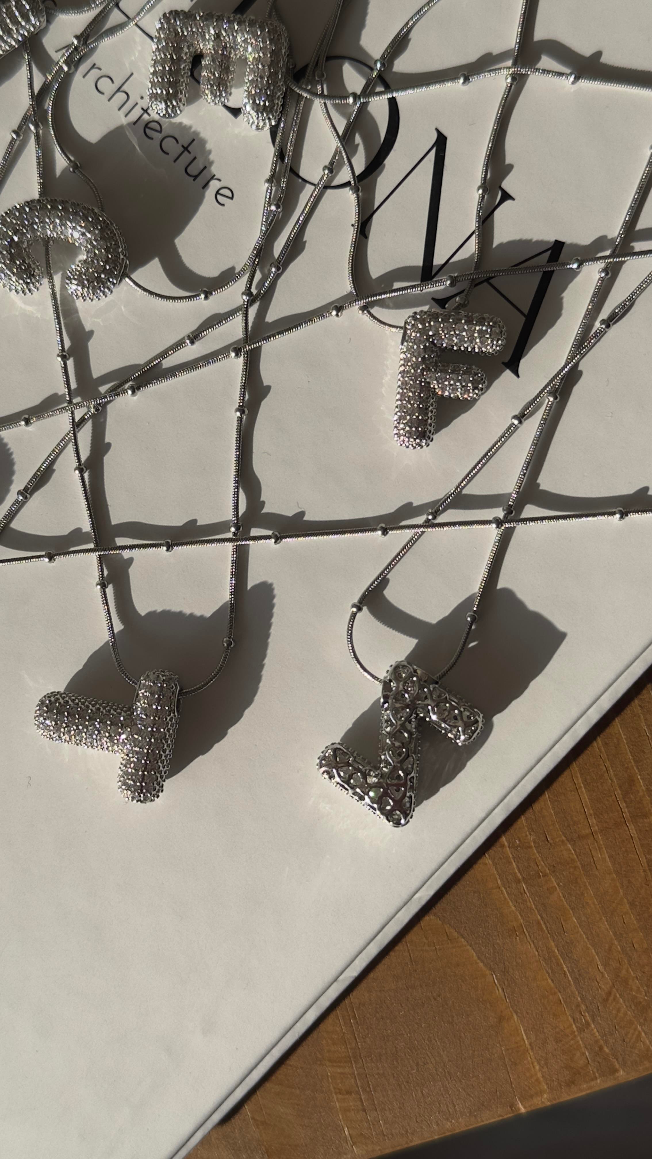 Silver Taşlı Bombeli Harfli Kolye