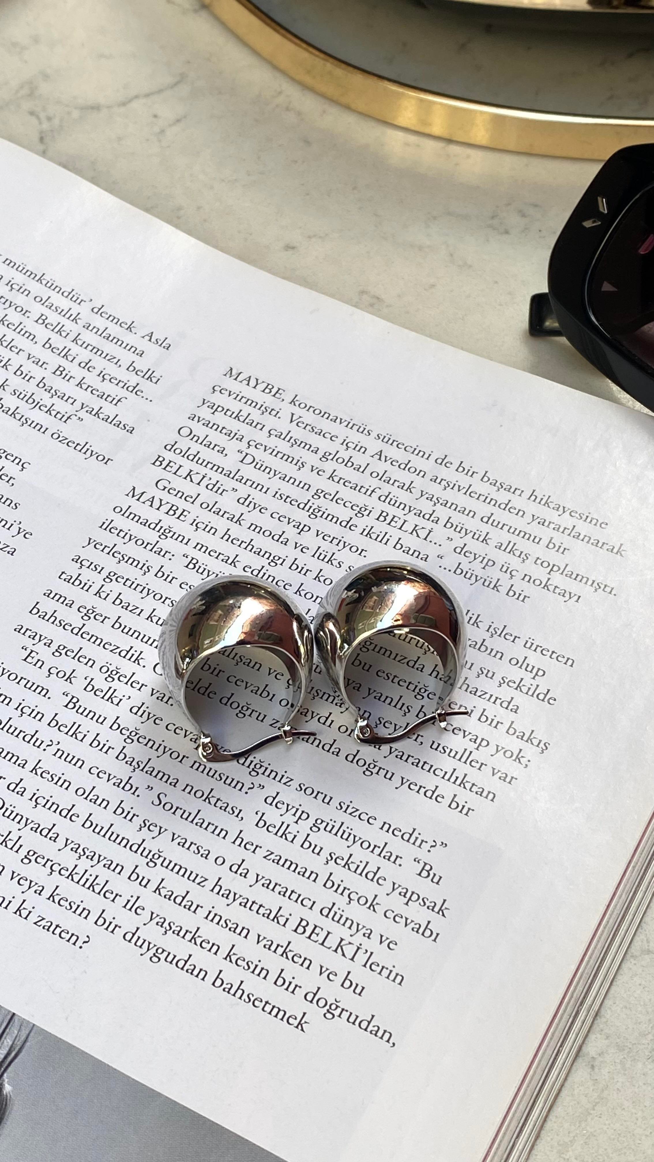 Silver Yan Düz Büyük Yuvarlak Bombeli Küpe