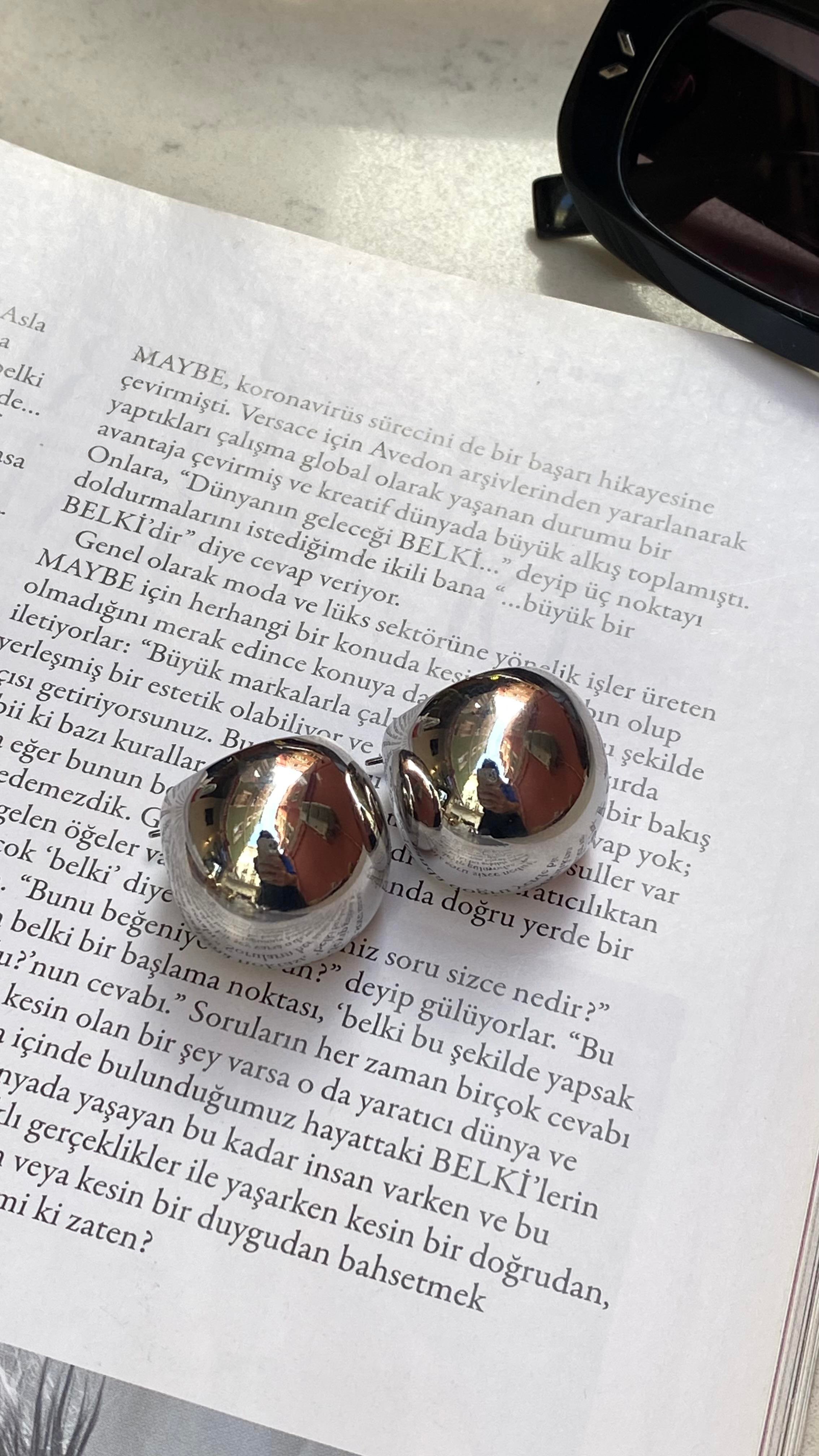 Silver Yan Düz Büyük Yuvarlak Bombeli Küpe