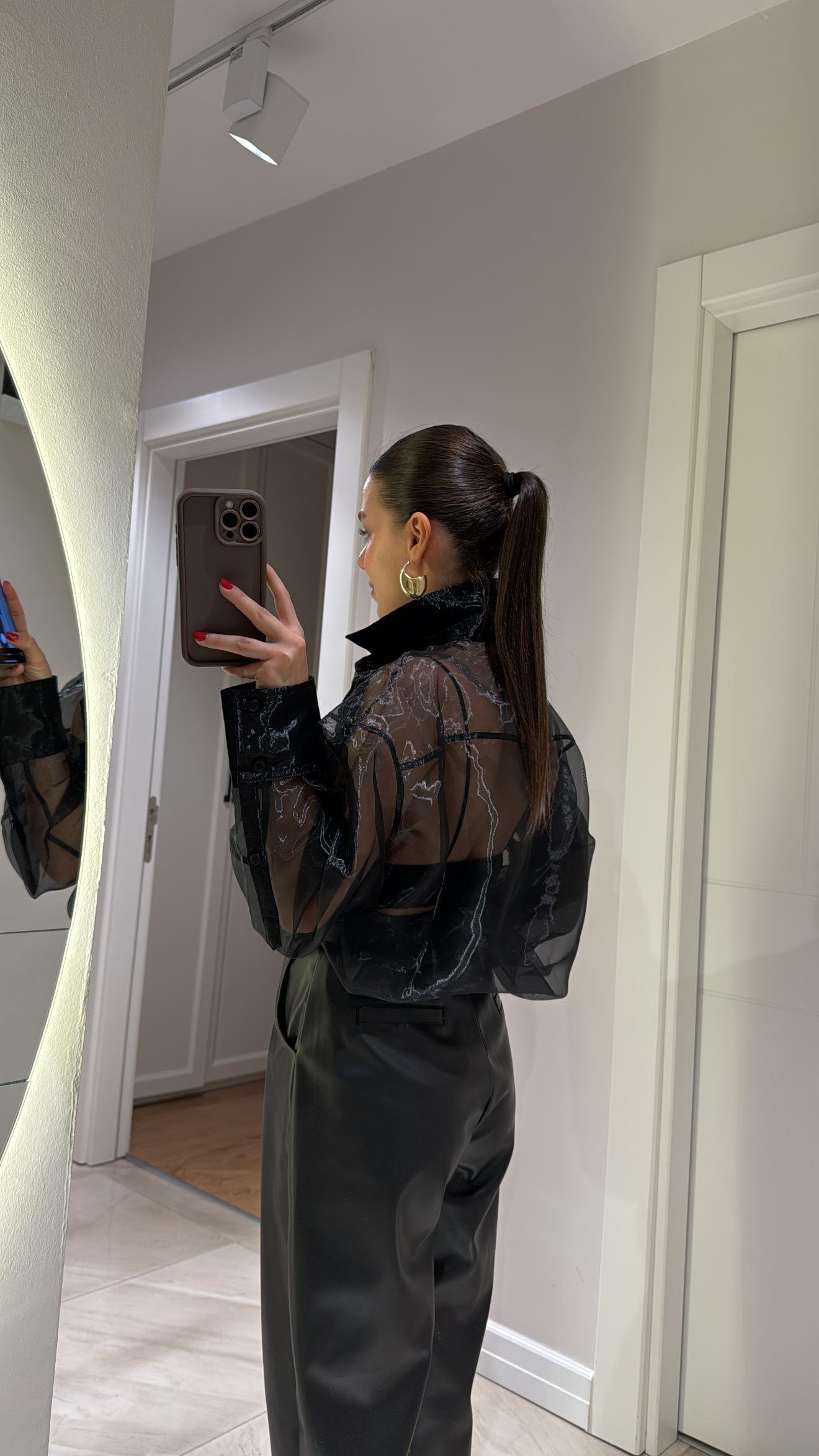 Siyah Arka Tül Detaylı Oversize Gömlek 