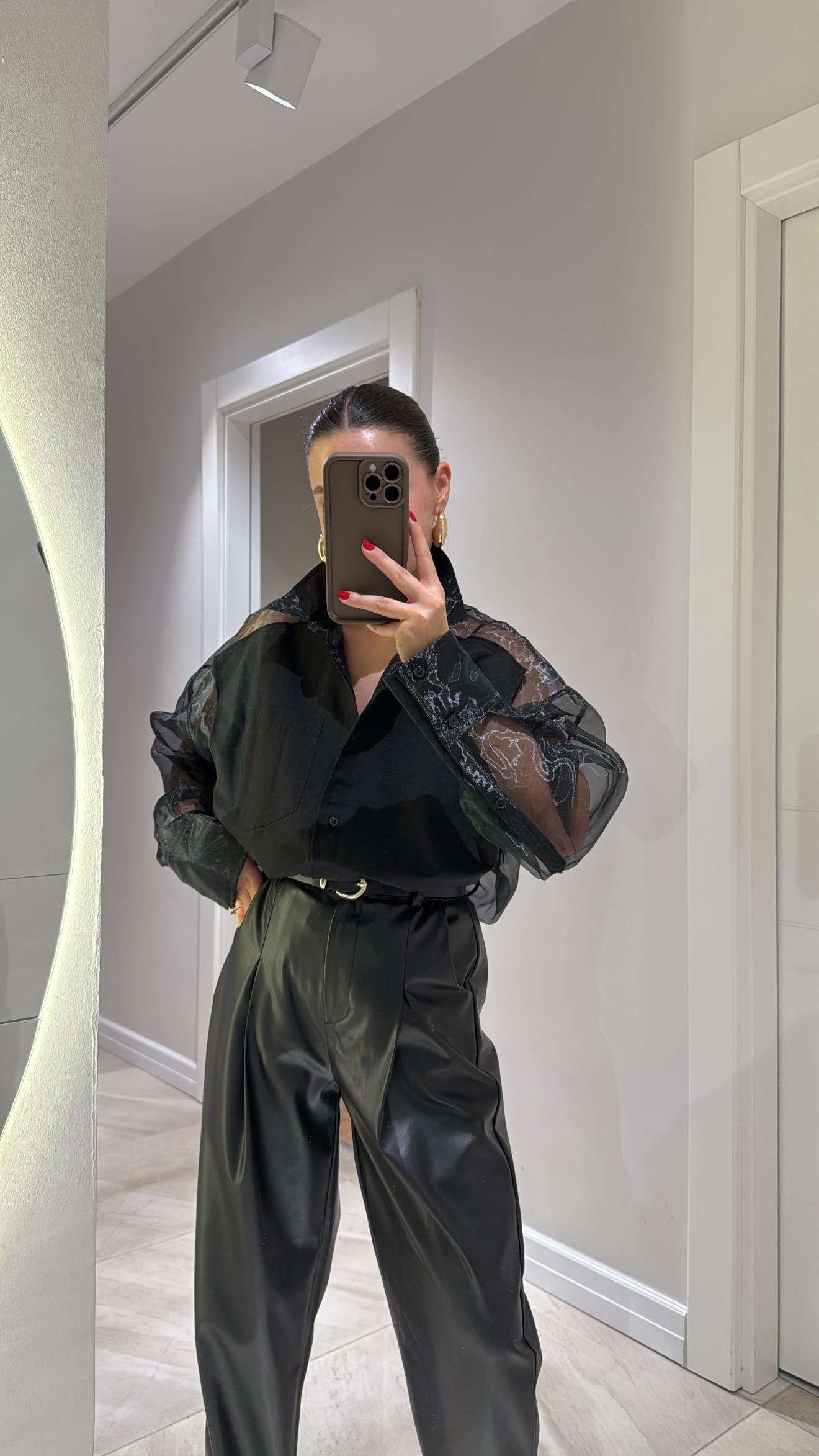 Siyah Arka Tül Detaylı Oversize Gömlek 