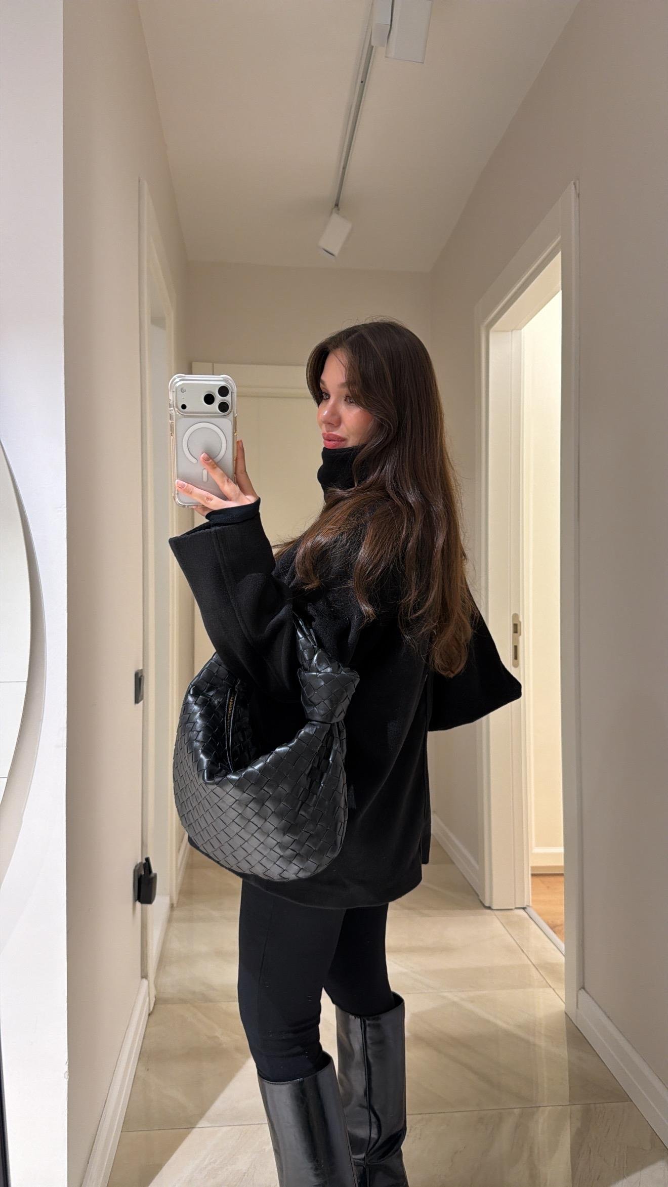 Siyah Atkılı Kısa Kaban 