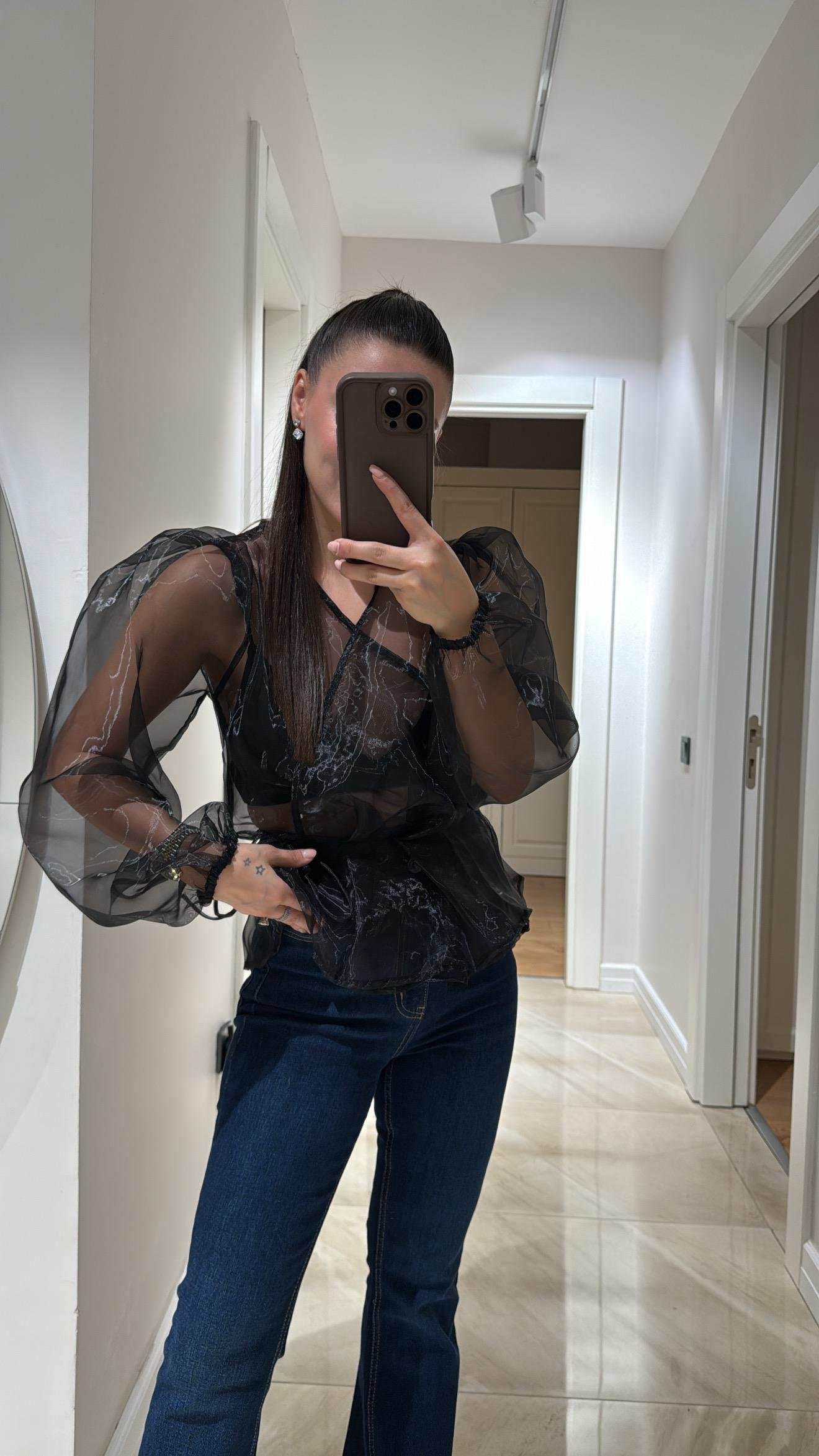 Siyah Bağlama Detaylı Tül Bluz