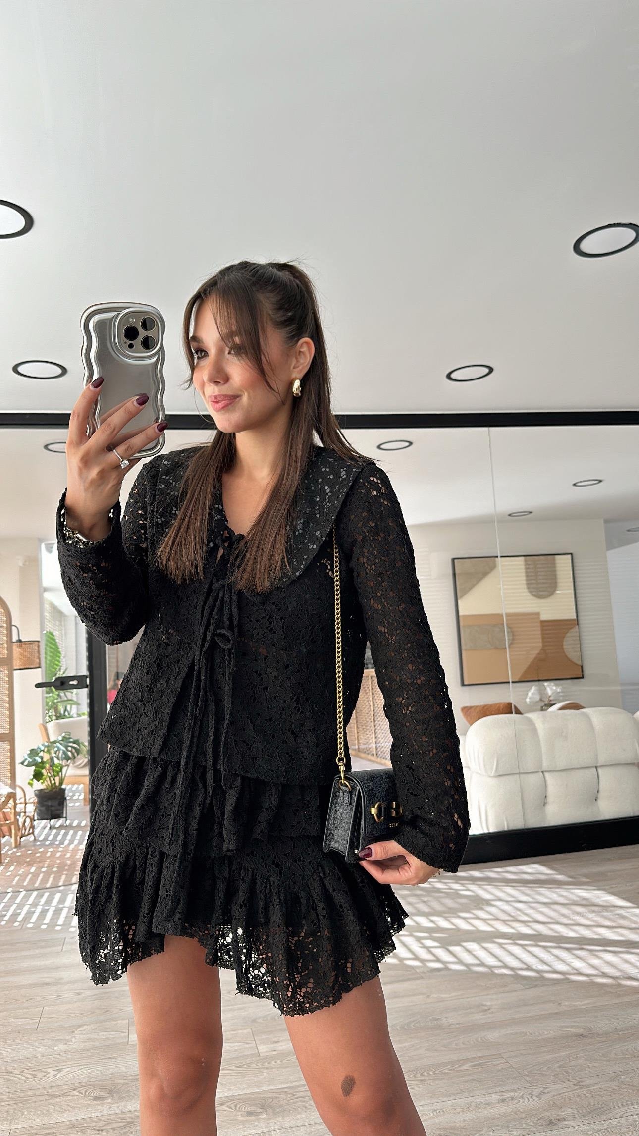 Siyah Bağlamalı Dantelli Bluz