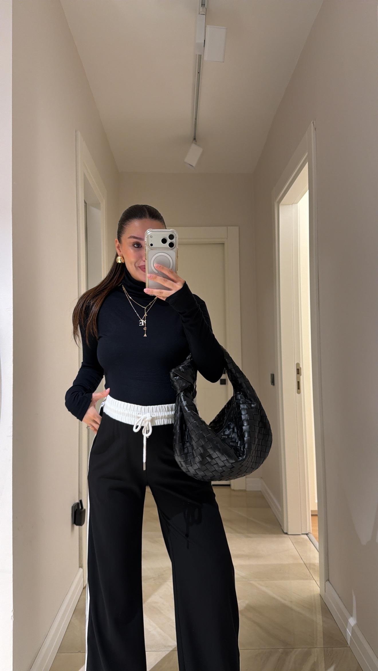 Siyah Balıkçı Yaka Basic Bluz 