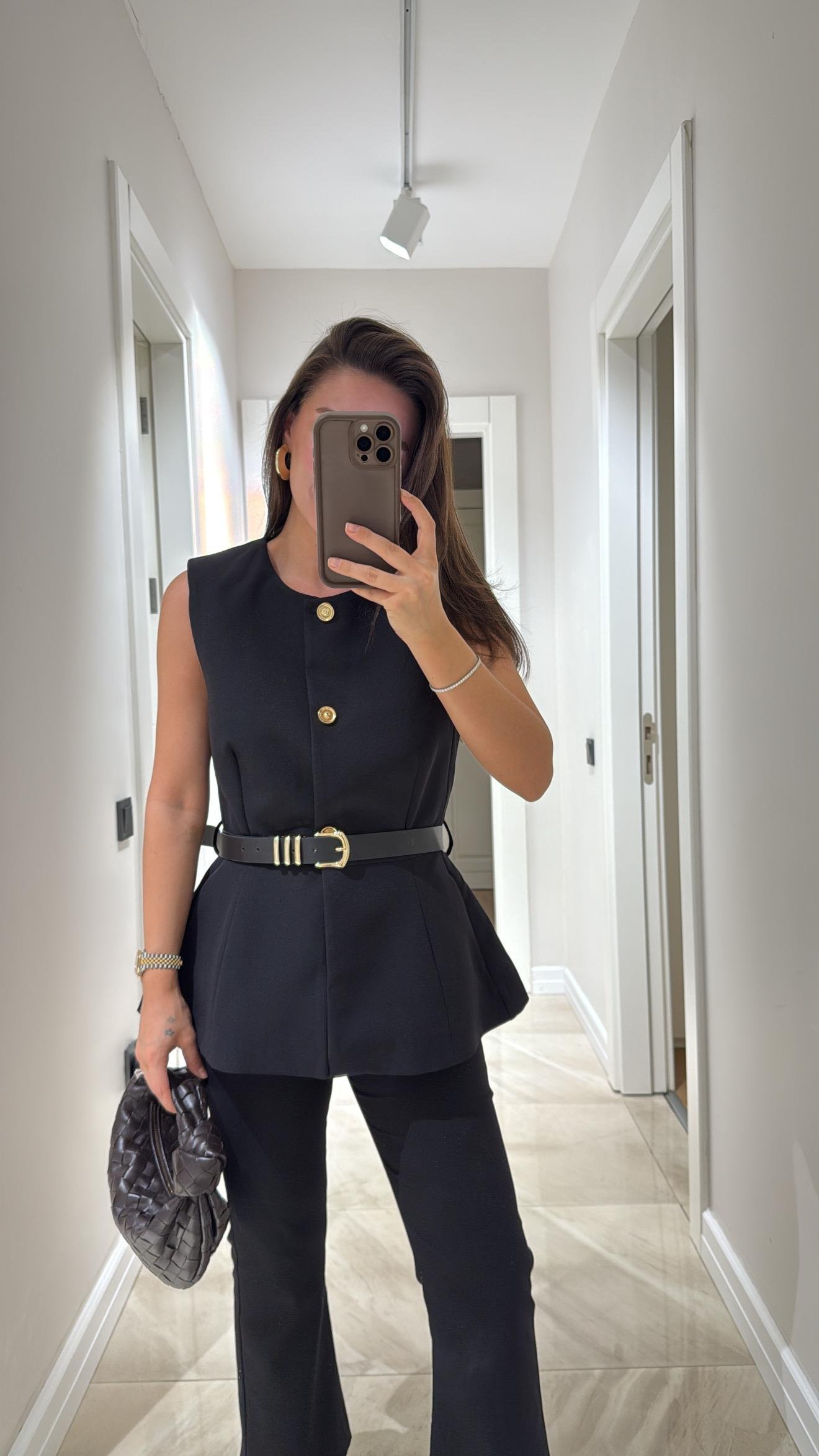 Siyah Bel Kemerli Gold Düğmeli Yelek