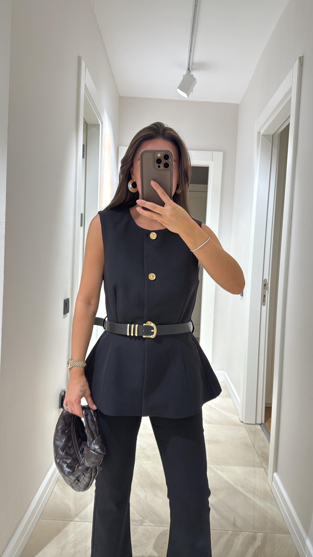 Siyah Bel Kemerli Gold Düğmeli Yelek