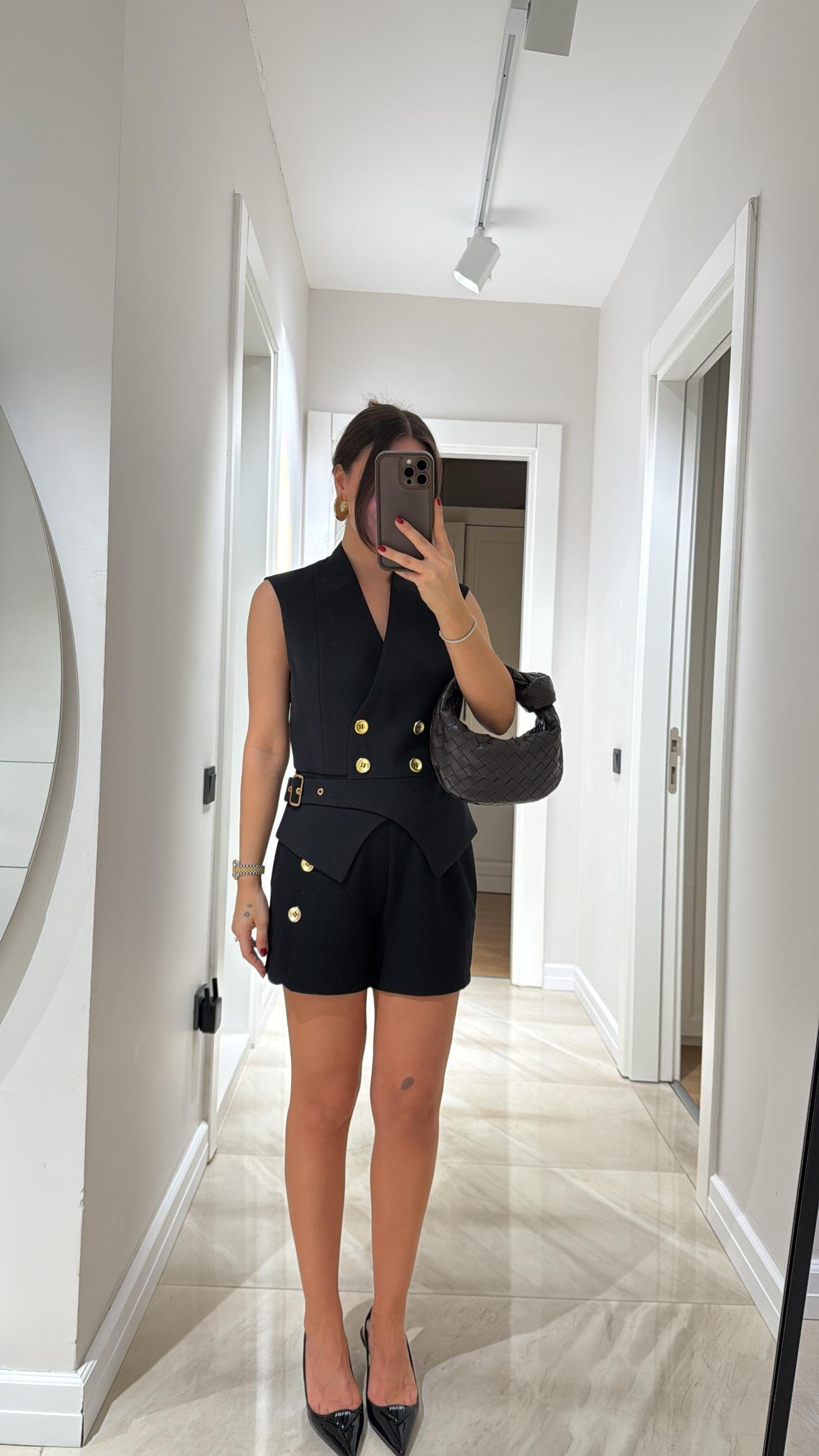 Siyah Bel Kemerli Yelekli Şort Takım