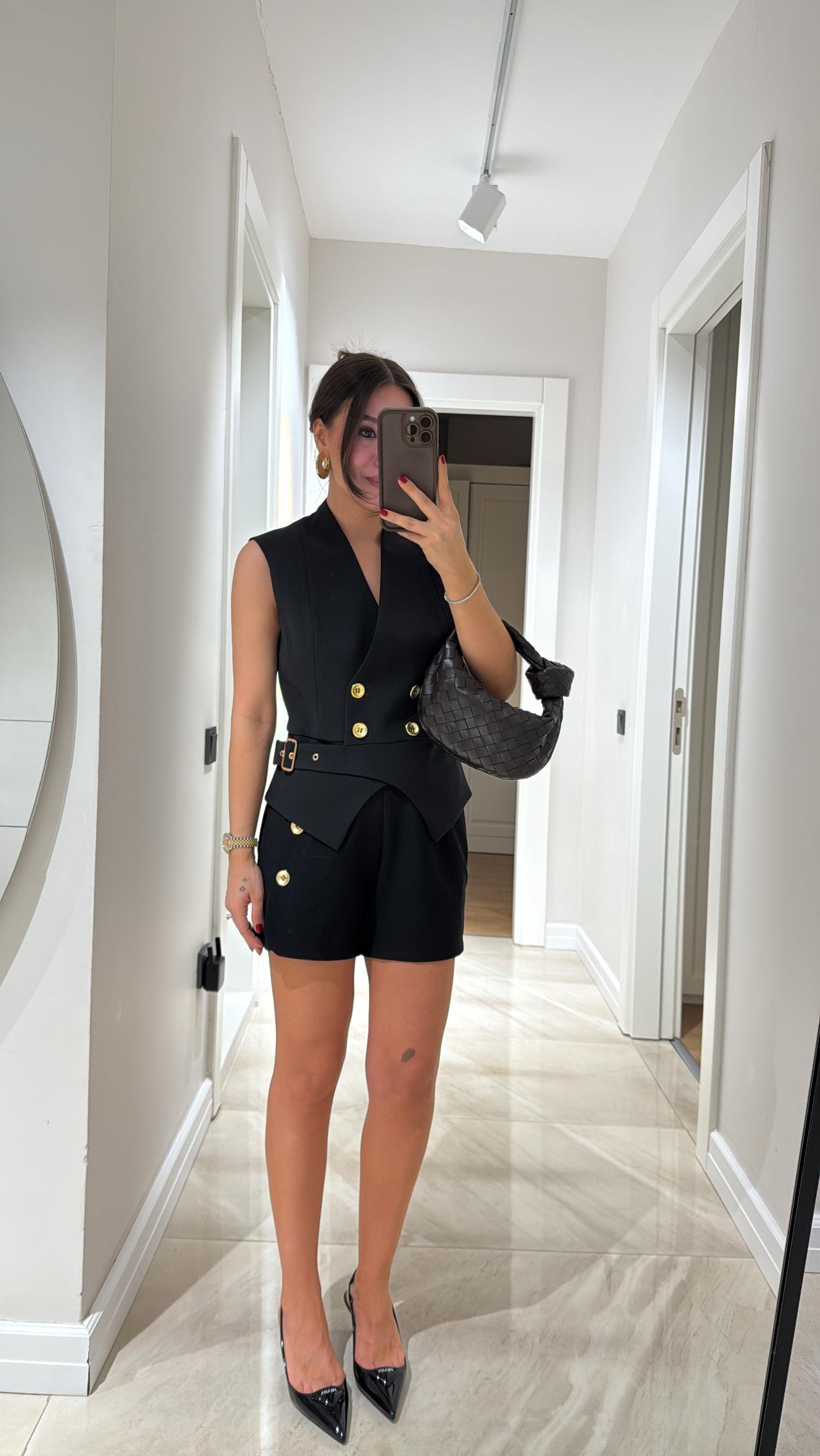 Siyah Bel Kemerli Yelekli Şort Takım