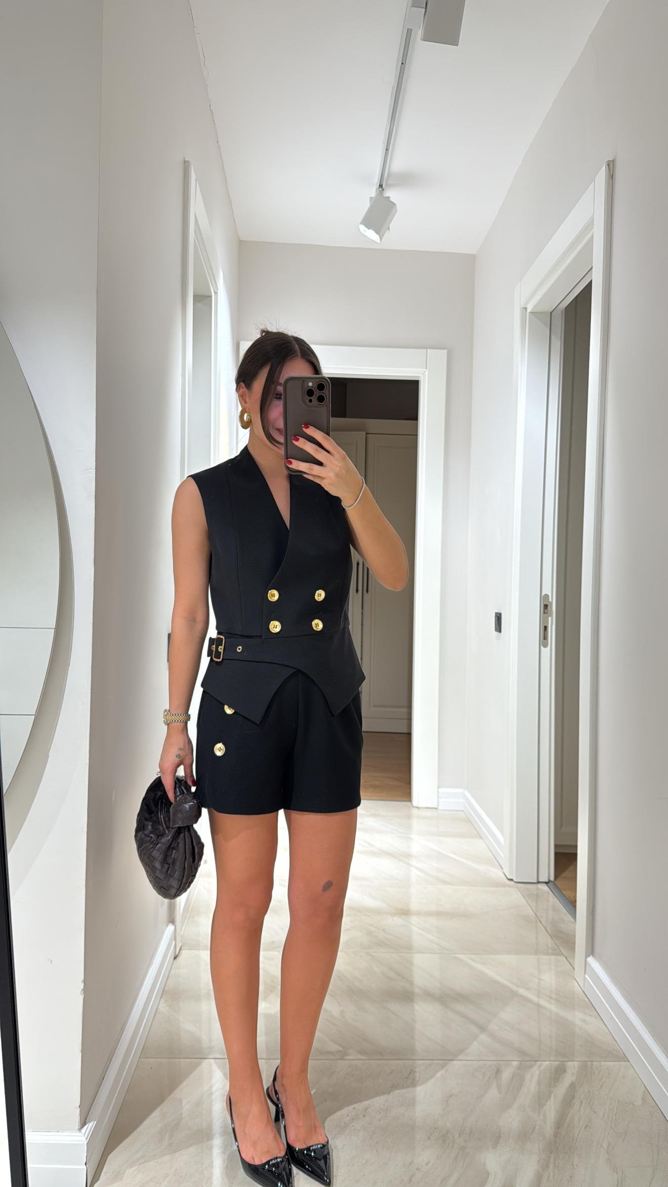 Siyah Bel Kemerli Yelekli Şort Takım