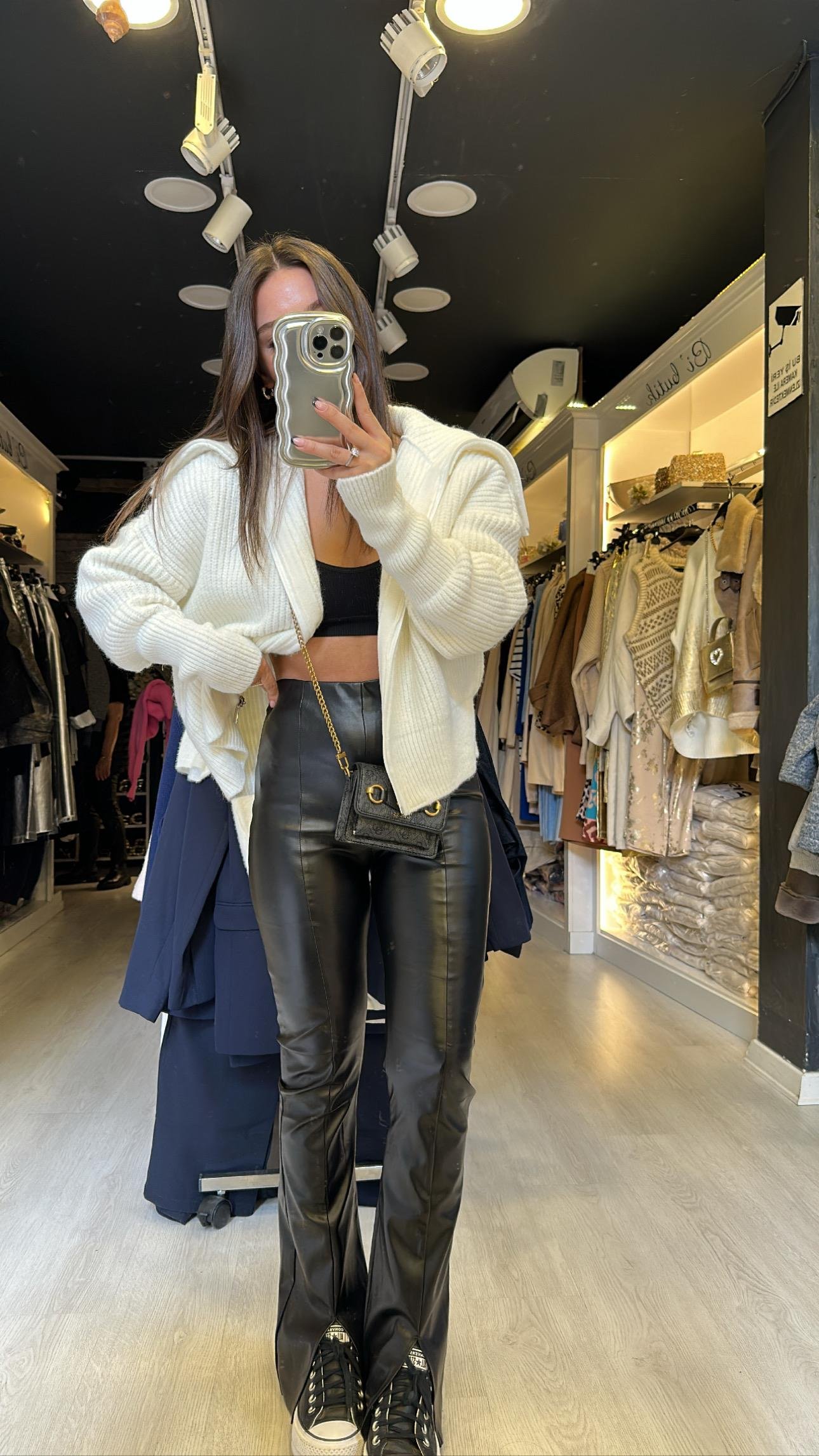 Siyah Beli Lastikli Ön Yırtmaçlı Deri Pantolon