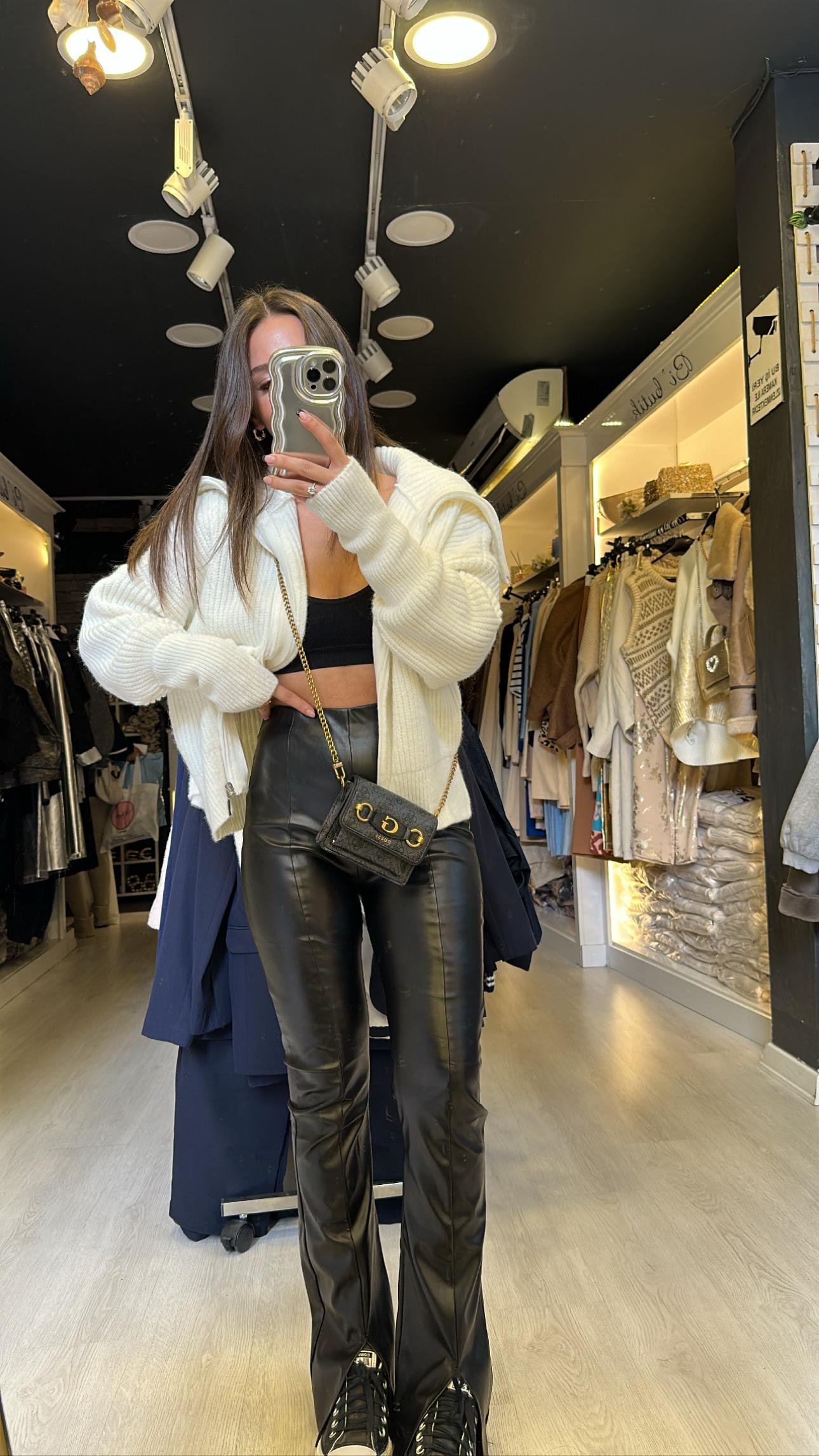 Siyah Beli Lastikli Ön Yırtmaçlı Deri Pantolon