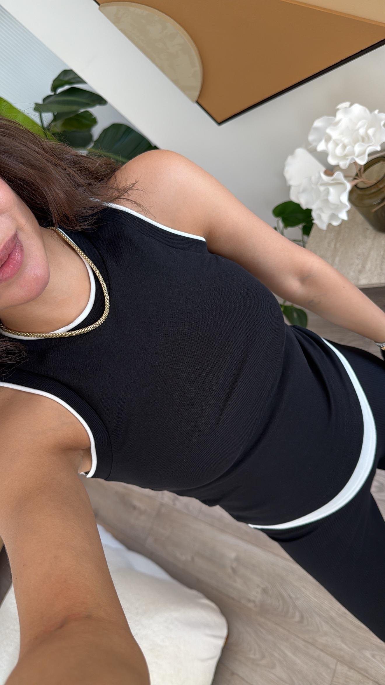 Siyah Beyaz Çift Görünümlü Kolsuz Bluz