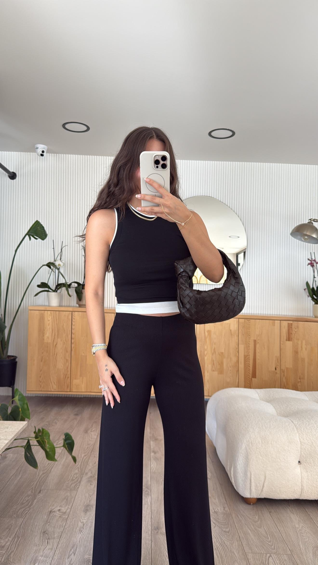 Siyah Beyaz Çift Görünümlü Kolsuz Bluz