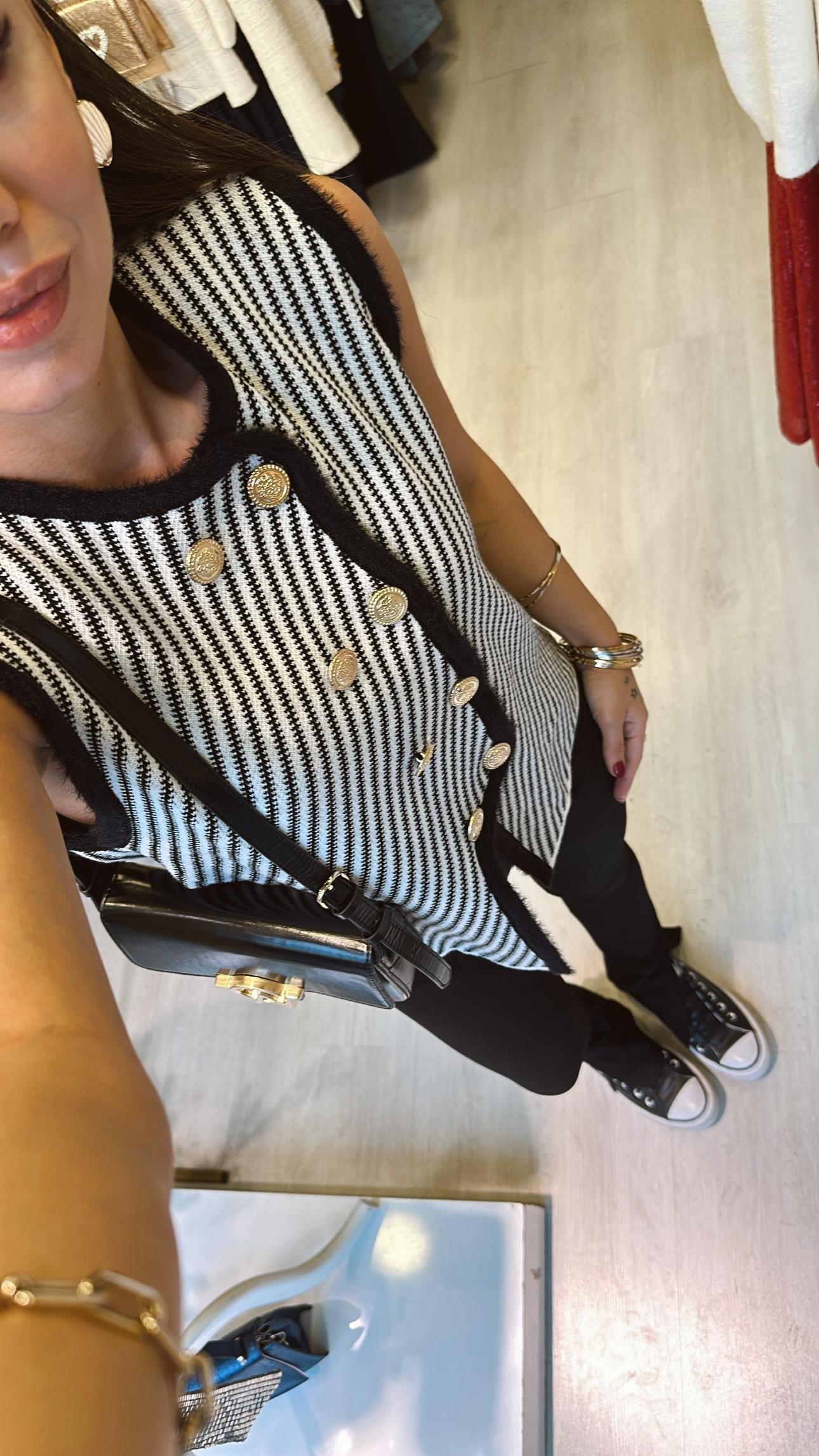 Syah Beyaz Yan Çizgili Gold Düğmeli Marka Model Yelek