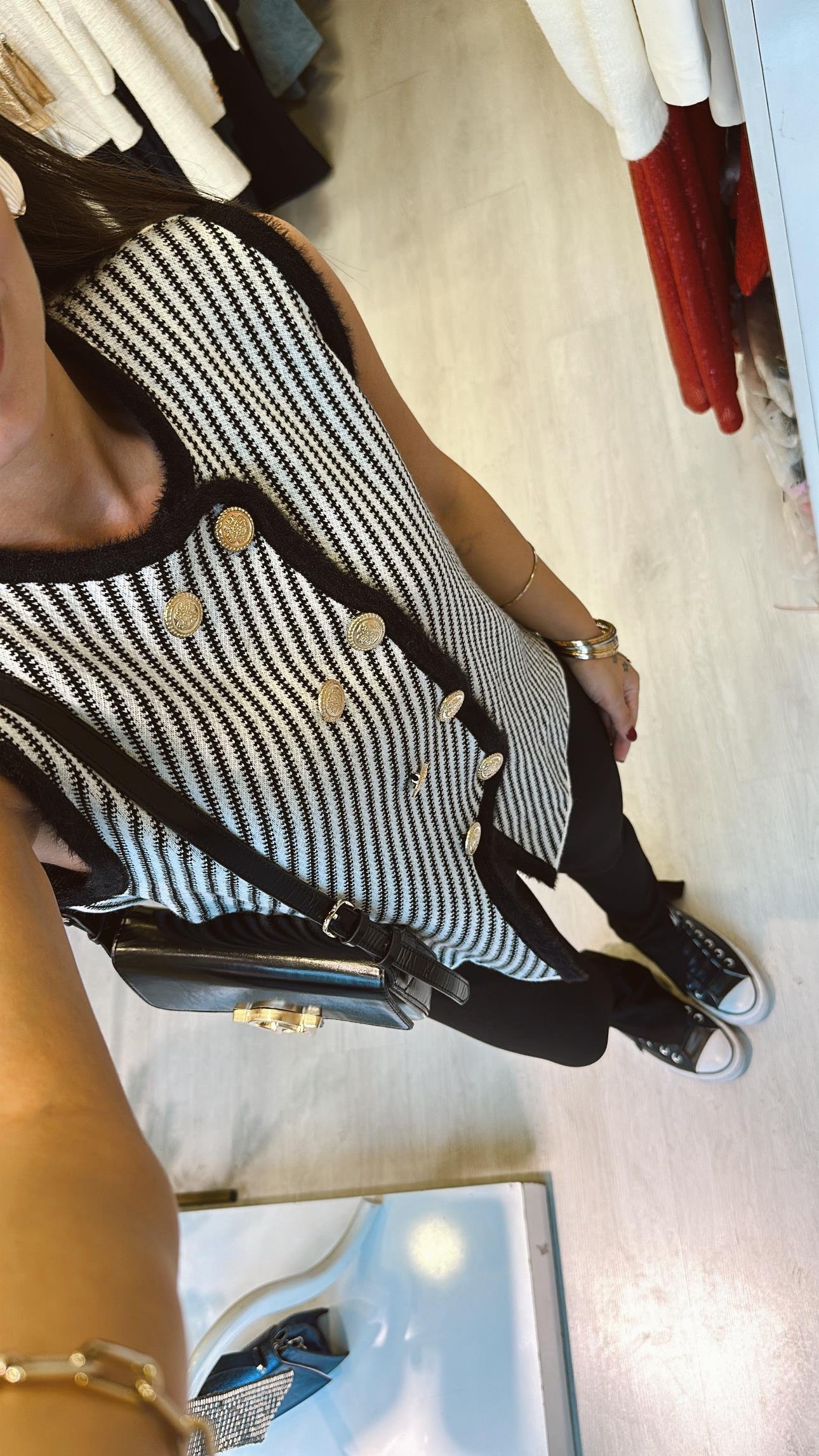 Syah Beyaz Yan Çizgili Gold Düğmeli Marka Model Yelek