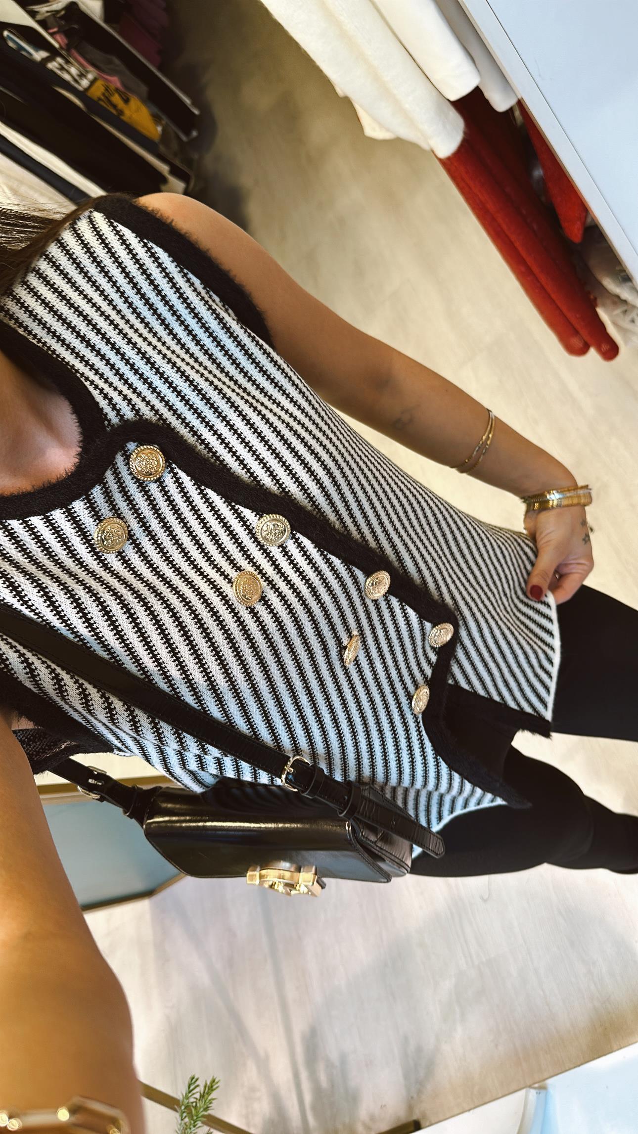 Syah Beyaz Yan Çizgili Gold Düğmeli Marka Model Yelek