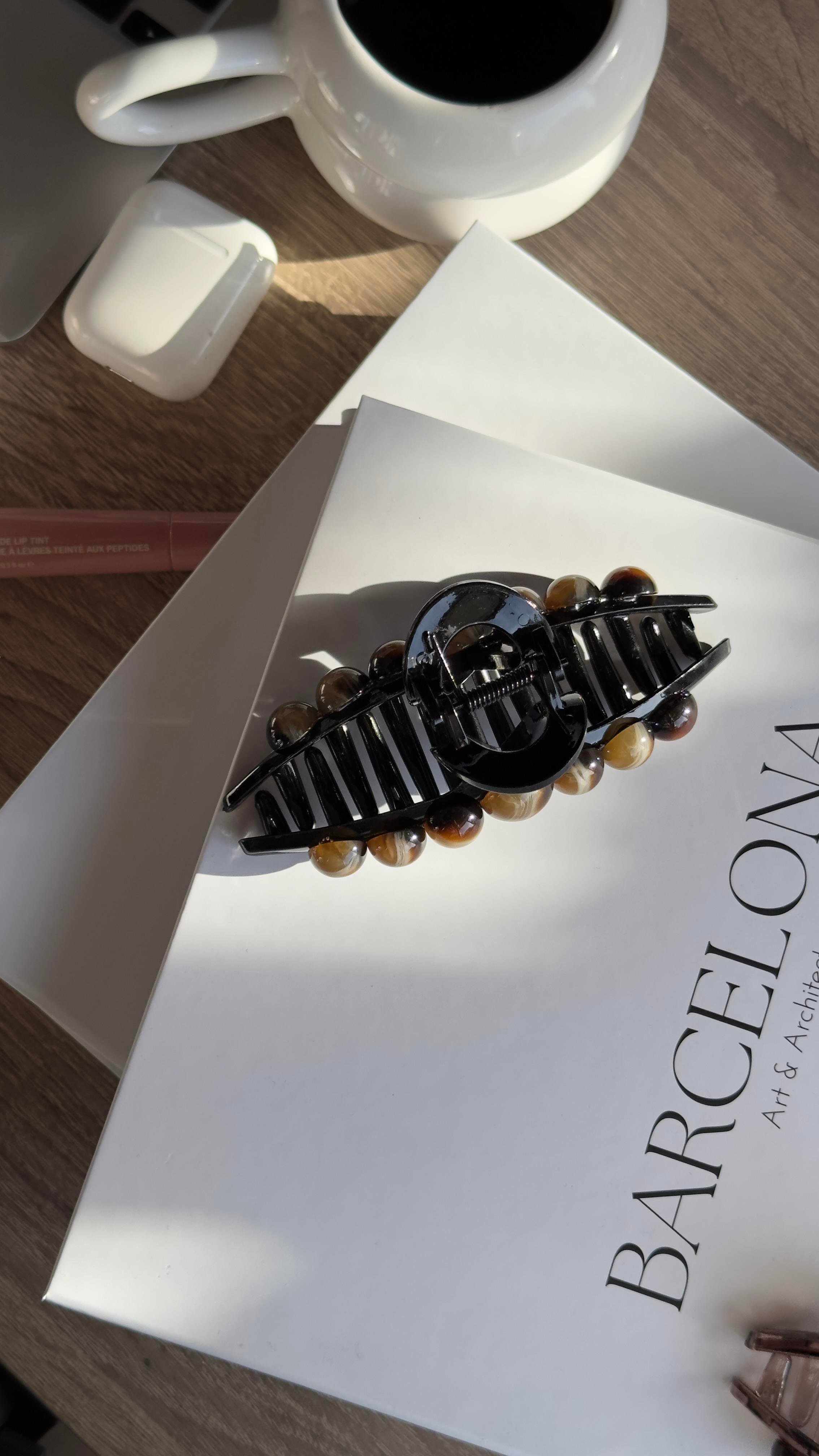 Kahverengi Harf Detaylı Kıskaçlı Toka