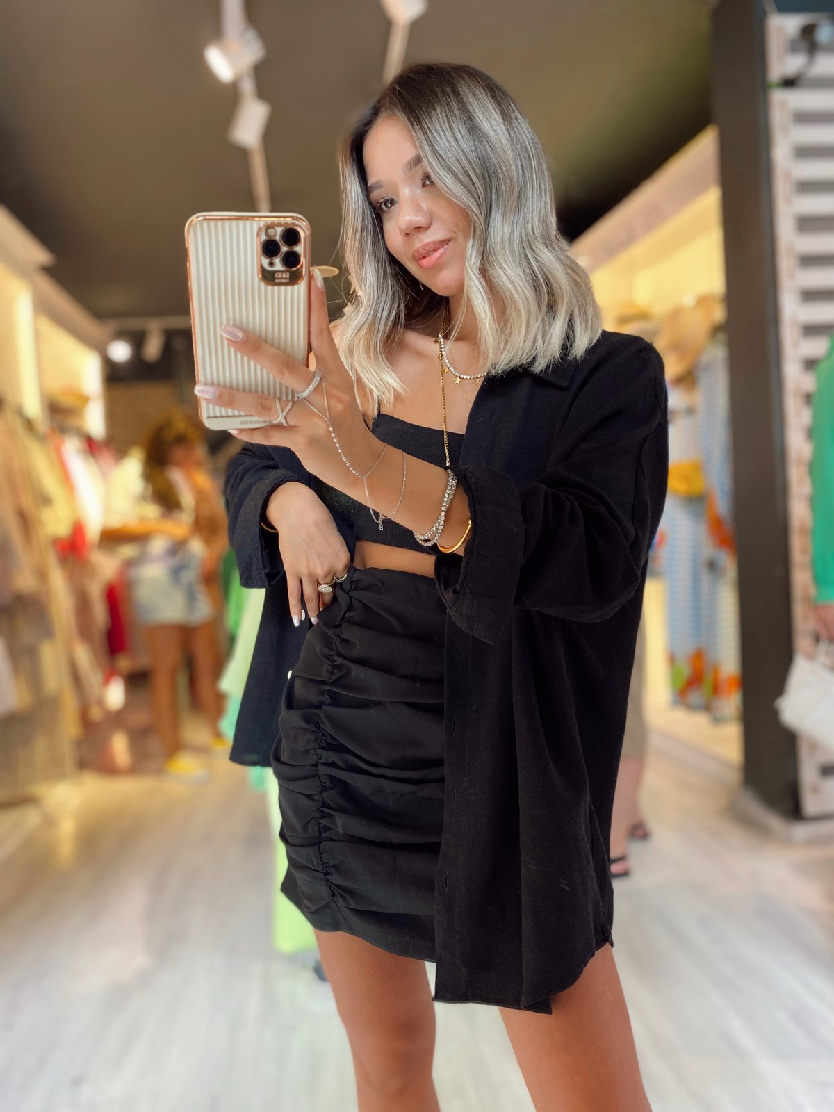 Siyah Büzgü Detaylı Etek