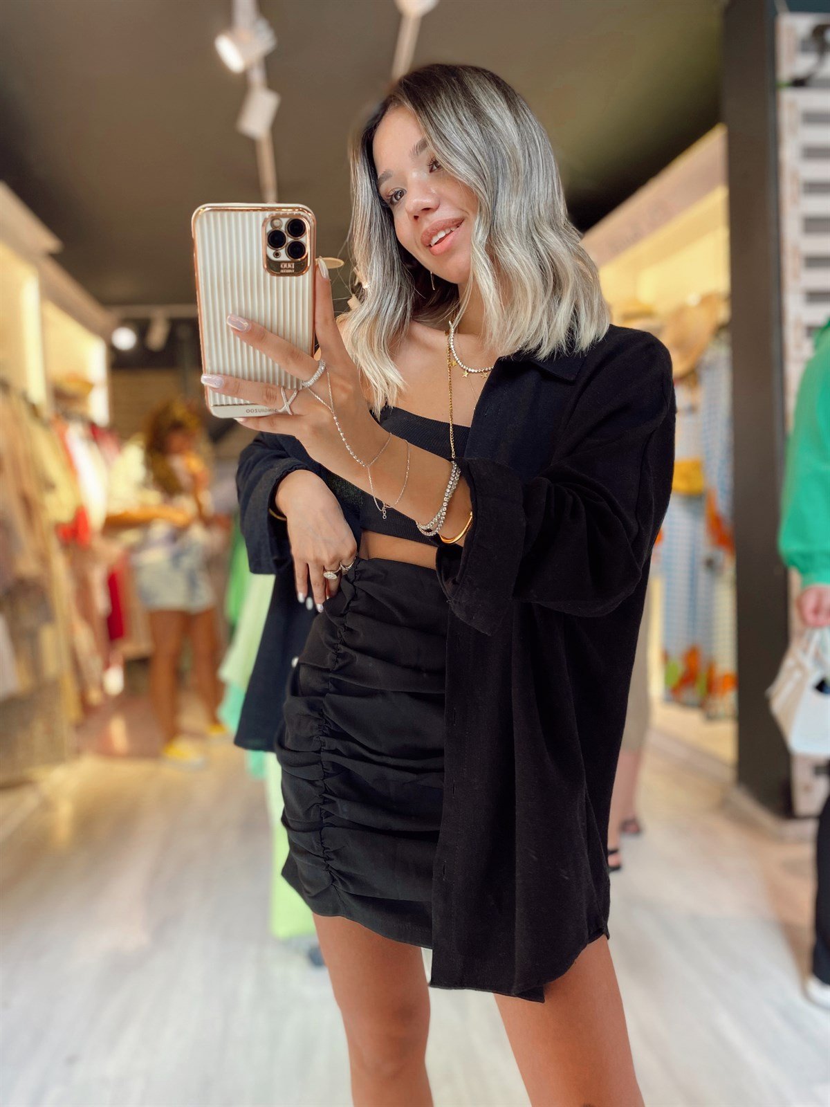 Siyah Büzgü Detaylı Etek