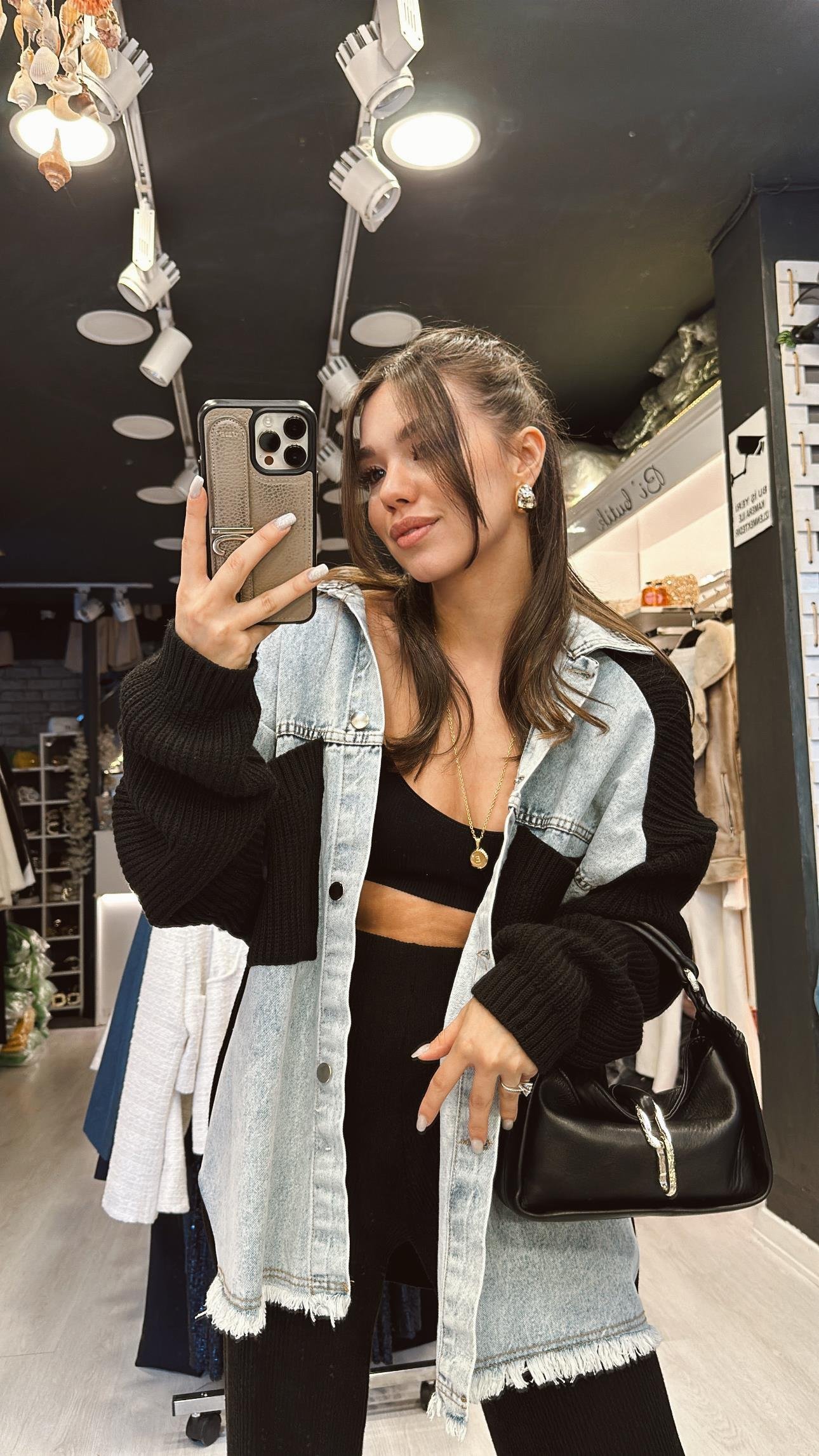 Siyah Cep Detaylı Püsküllü Jean Hırka