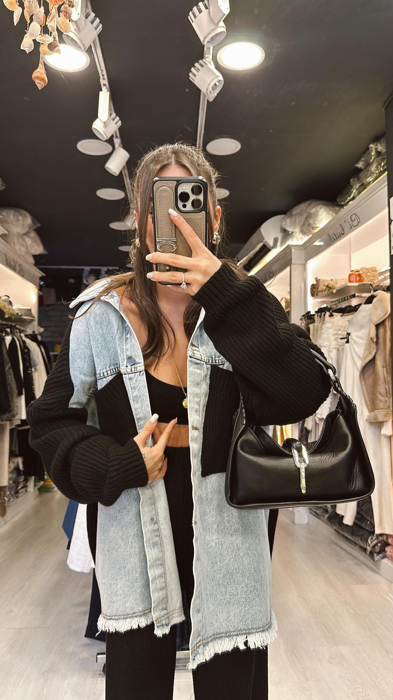 Siyah Cep Detaylı Püsküllü Jean Hırka