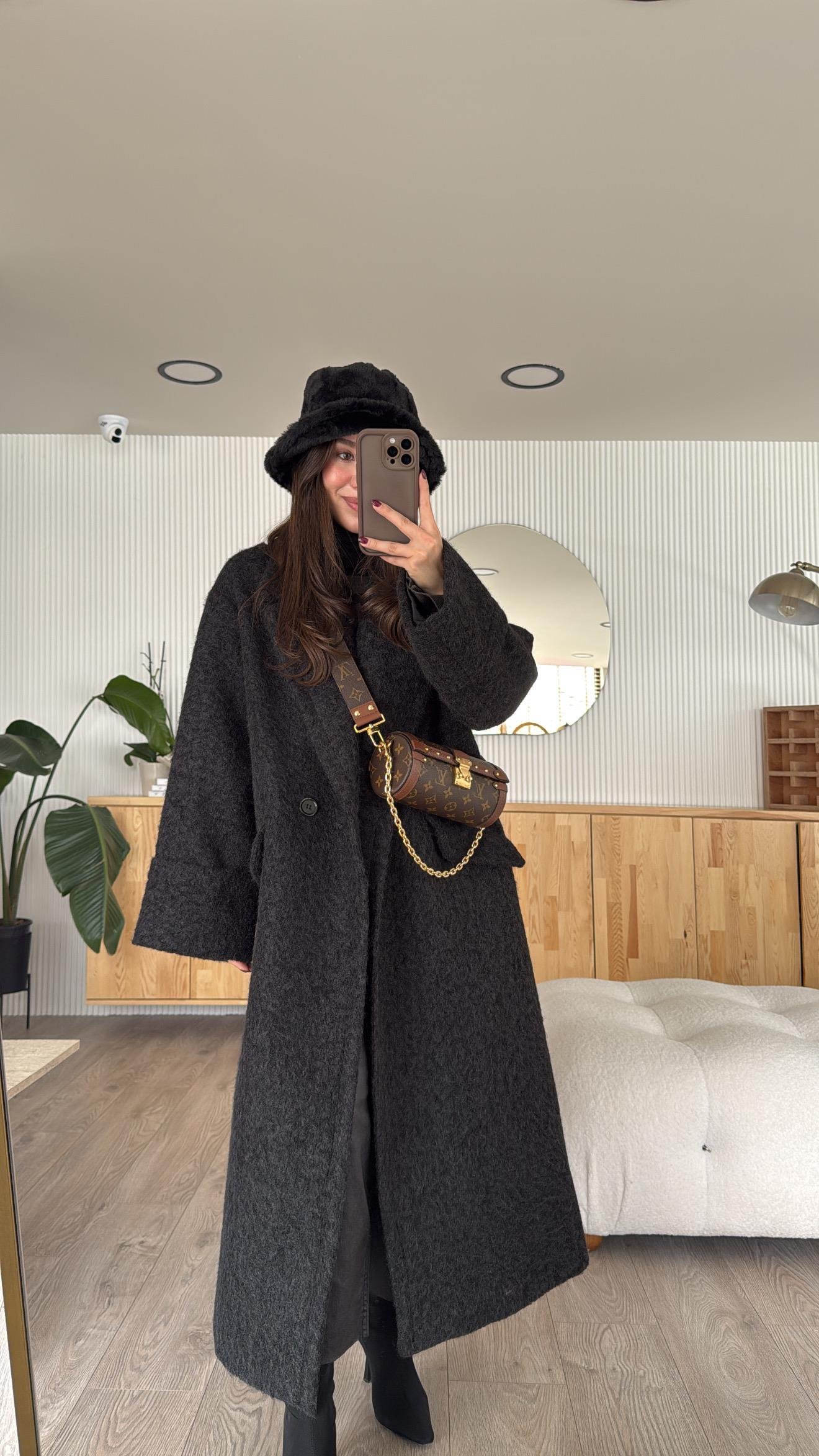 Siyah Cepli Uzun Buklet Kaban