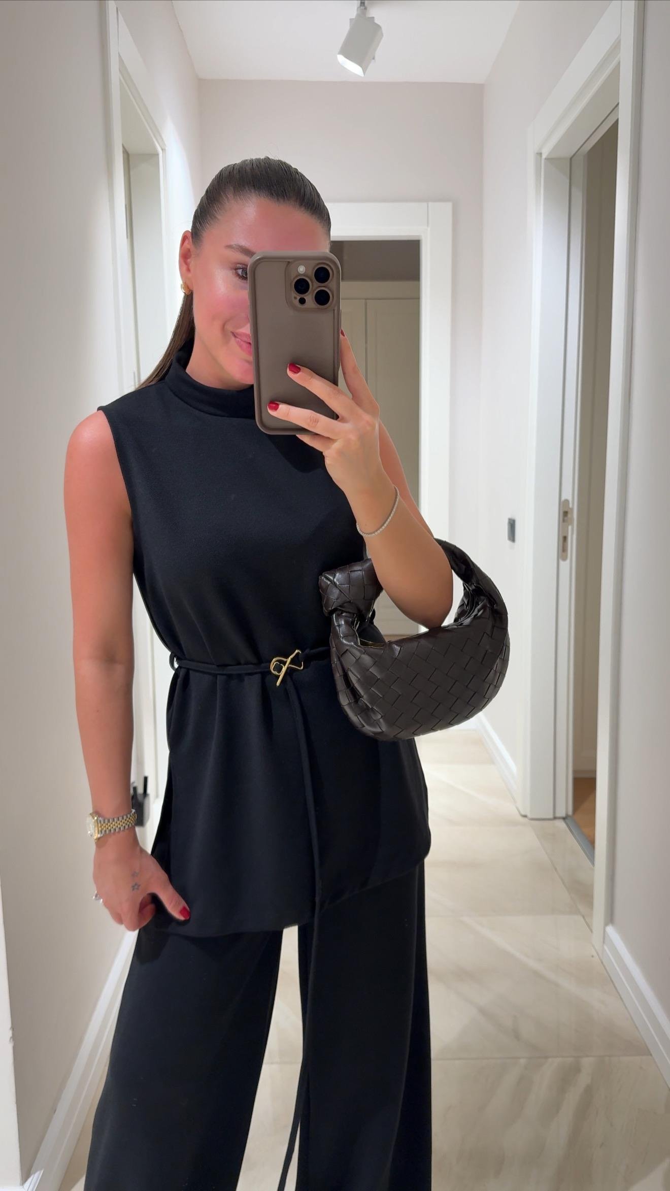 Siyah Dik Yaka Bağcıklı Pantolon Takım 