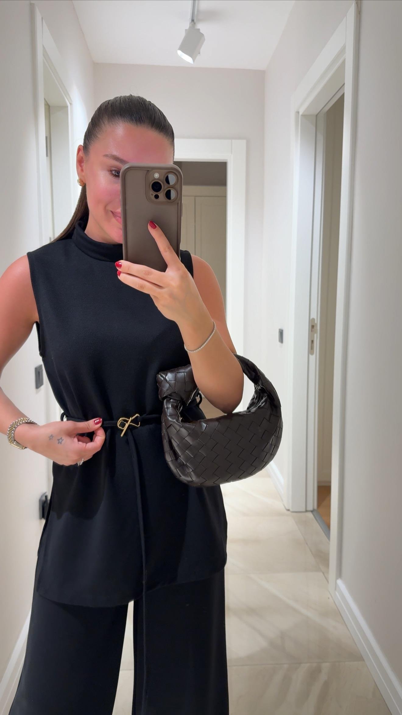 Siyah Dik Yaka Bağcıklı Pantolon Takım 