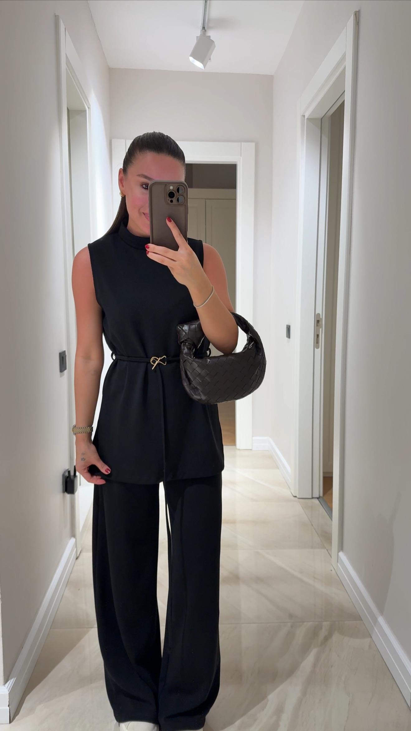 Siyah Dik Yaka Bağcıklı Pantolon Takım 