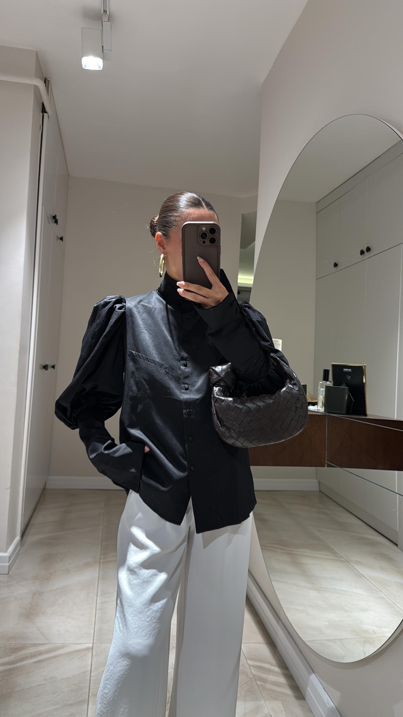 Siyah Dik Yaka Balon Kol Gömlek