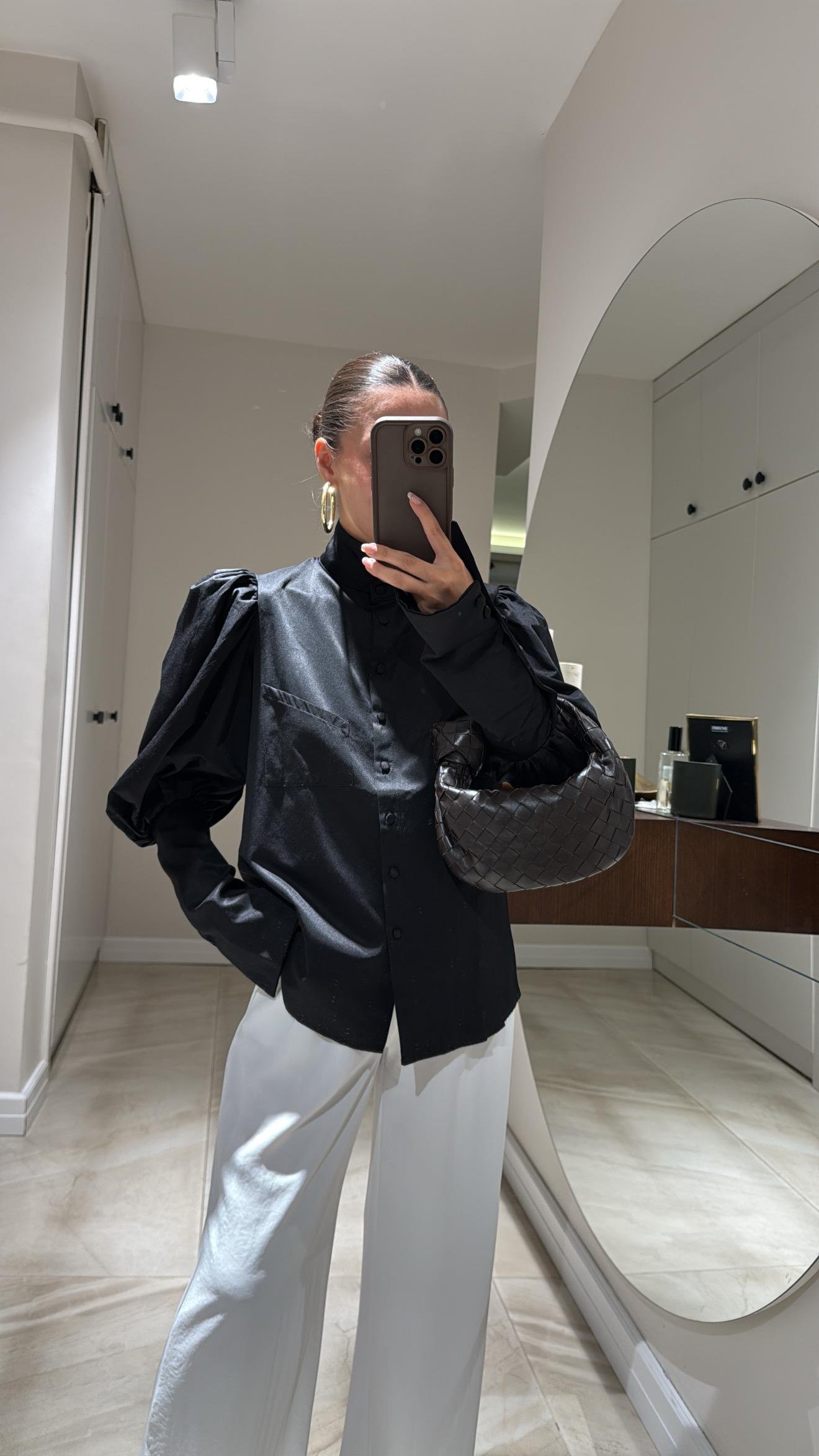 Siyah Dik Yaka Balon Kol Gömlek