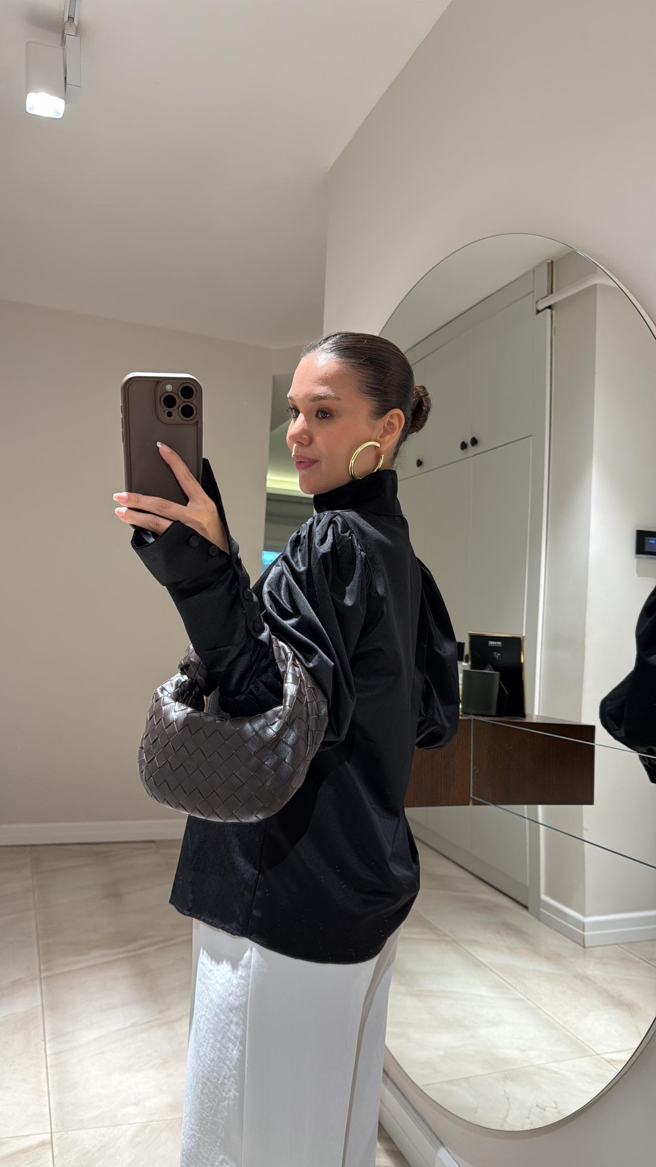 Siyah Dik Yaka Balon Kol Gömlek