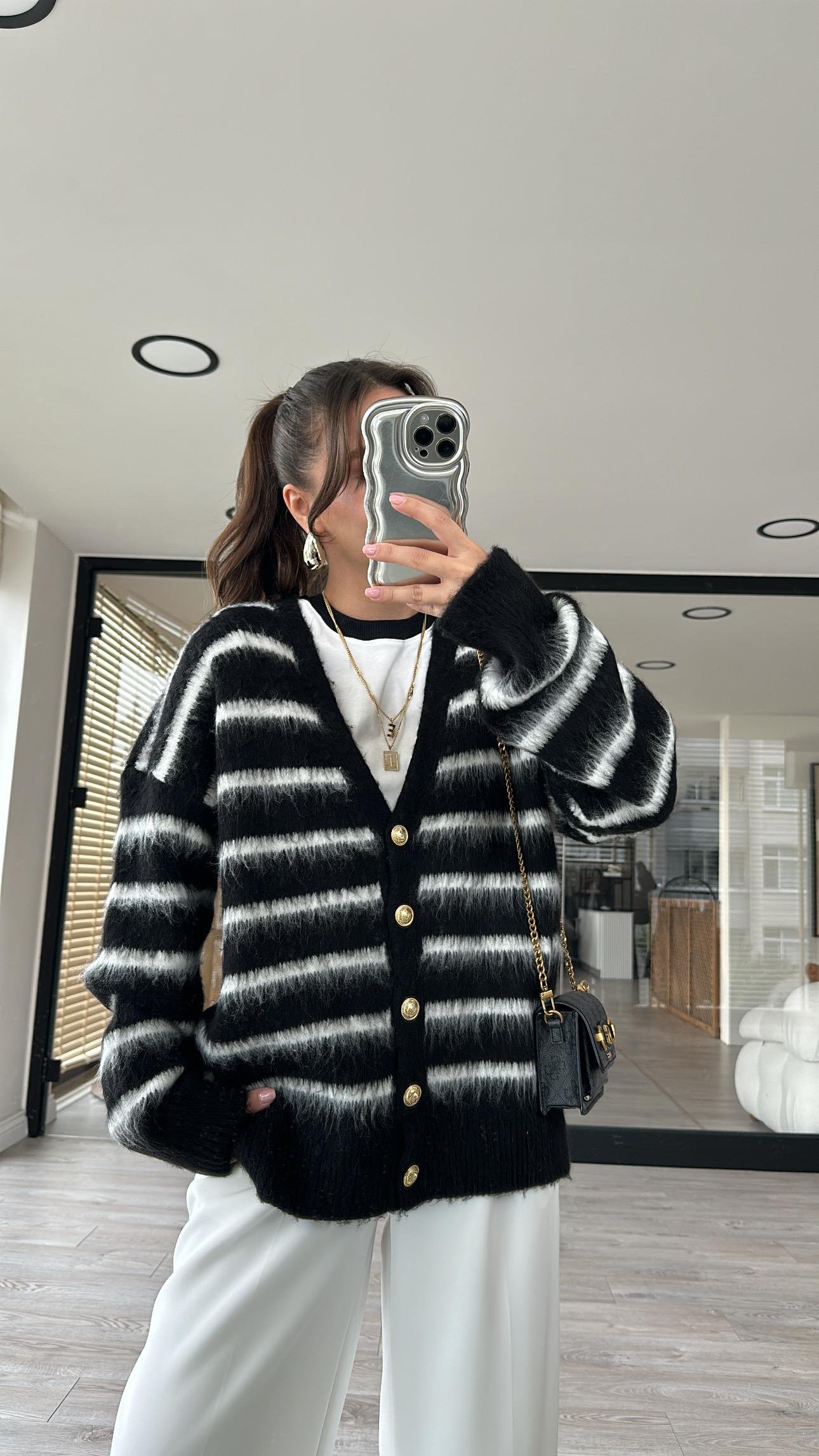 Siyah Ekru Çizgili Gold Düğmeli Marka Model Hırka 