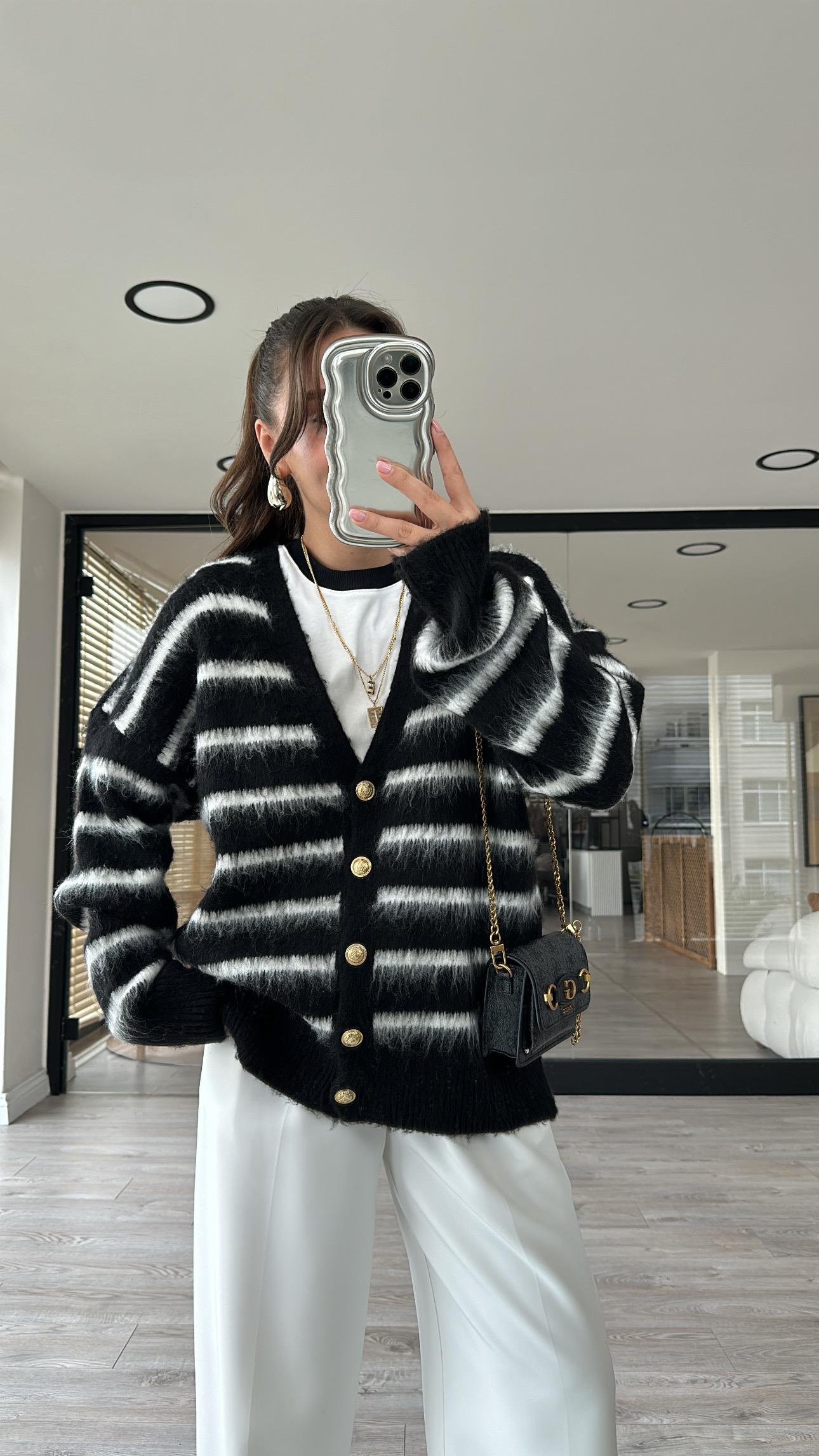 Siyah Ekru Çizgili Gold Düğmeli Marka Model Hırka 