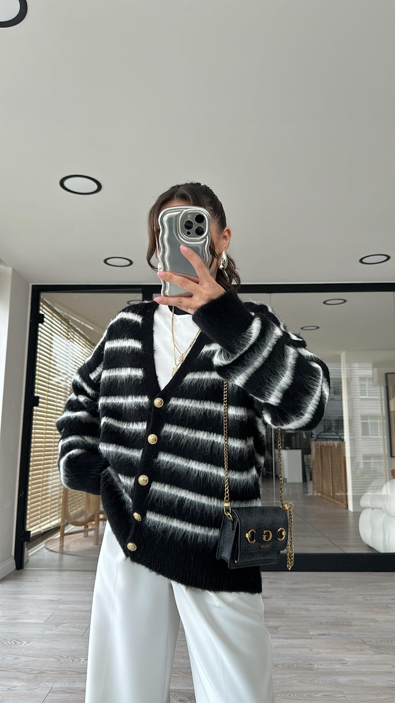 Siyah Ekru Çizgili Gold Düğmeli Marka Model Hırka 